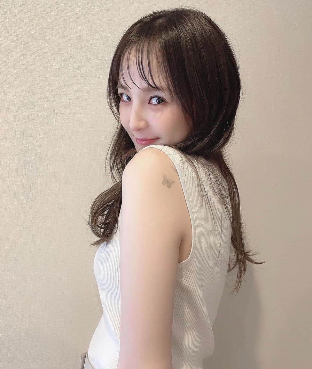 彫師美漸さんのインスタグラム写真 - (彫師美漸Instagram)「girlstattoo @bizenart_tattoostudio 美漸-Bizen ・ #girlstattoo #美漸ガールズタトゥー #刺青 #彫師 #美漸 #彫師美漸 #表参道 #原宿 #原宿タトゥー #タトゥー #東京タトゥー #Bizenarttattoostudio #tokyo #tattoo #art #fashion #bizenart #bizen #문신　#Bizentattoo  #tattooer #tattooist #tattooartist #tattooart #tattoostudio #japanesetattoo」10月4日 17時46分 - bizentattoo