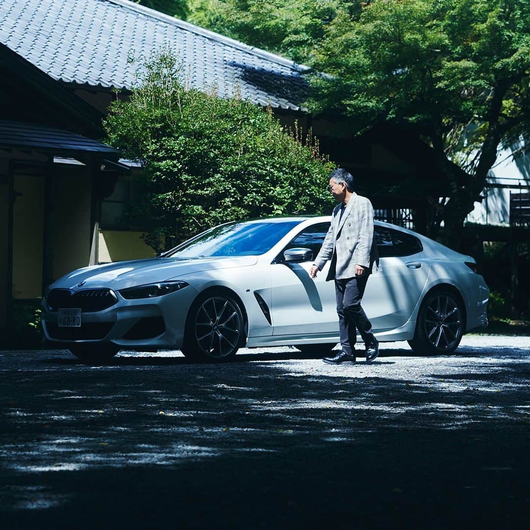 のインスタグラム：「THE 8のオーナー・髙尾司郎さんが、建築とクルマの美を巡る、箱根の旅へ。  そこには、建築物とTHE 8が織りなす、美しい時間が流れていた。  詳細は @bmwjapan アカウントトップのURLからチェック。  #BMW #駆けぬける歓び #BMWJapan #BMWM850i #THE8 #bmwlife #bmwのある生活 #luxury #hakoneretreatvilla1f #hakoneretreat #箱根リトリート」