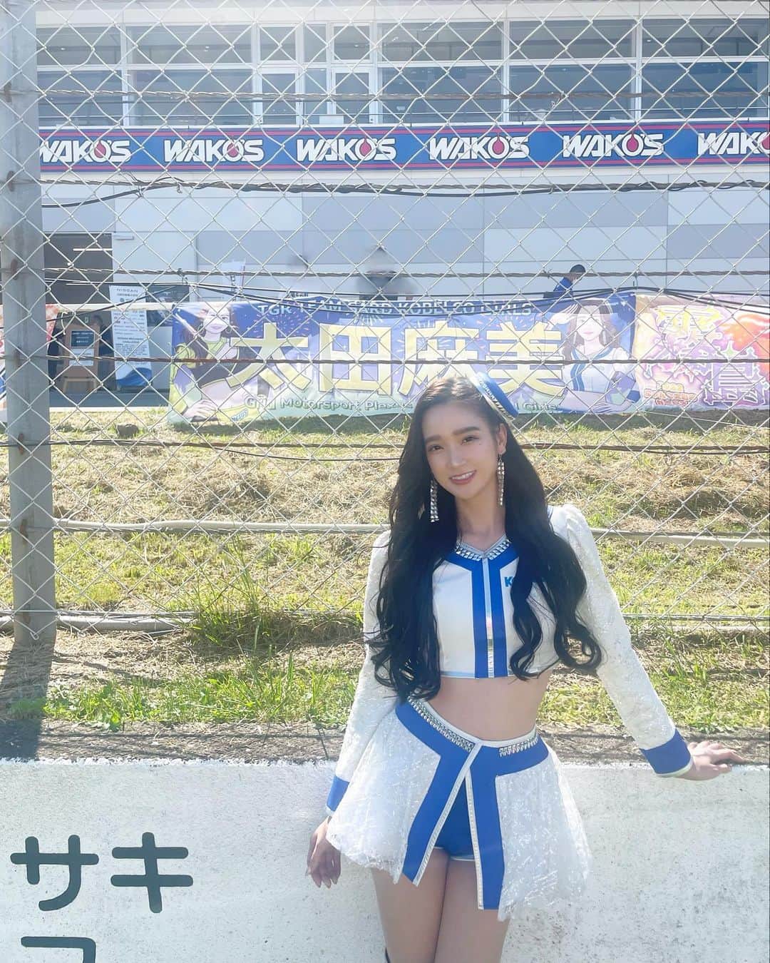 太田麻美のインスタグラム：「横断幕いつも有り難うございます💙🤍 SUPER GT次戦は、11/5、11/6茂木最終戦です🏁 最後までTGR TEAM SARDの応援宜しくお願いします🫡  #supergt #racequeen #rq #tgrteamsard #kobelco #kobelcogirls #costume #スーパーgt #レースクイーン #モータースポーツ #横断幕」