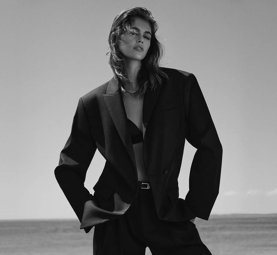 のインスタグラム：「my collection for @zara drops today 🖤  i am so overwhelmed with gratitude. thank you to @marta_o_p and the whole zara team who made this possible. and another massive thank you to @fabienbaron #karltempler @guidopalau and @diane.kendal for helping bring this to life. you are all masters of your craft and i learn so much from just being around you. KAIAXZARA is available now… i hope you all love it as much as i do. 🥺」