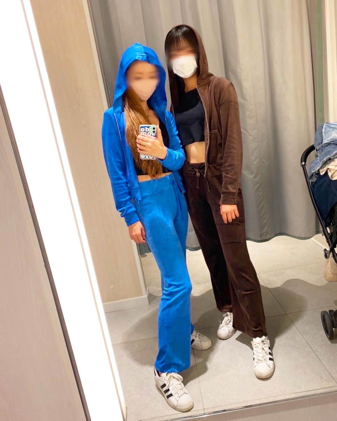 Saoriのインスタグラム：「親子お揃い楽しんだ日💙🤎  #ファッション#コーデ#ママファッション#ママコーデ#コーディネート#カジュアルコーデ#プチプラコーデ#お洒落#ザラ#親子コーデ #fashion#outfit#ootd#code#coodinate#mama#casual#zara#instagood」
