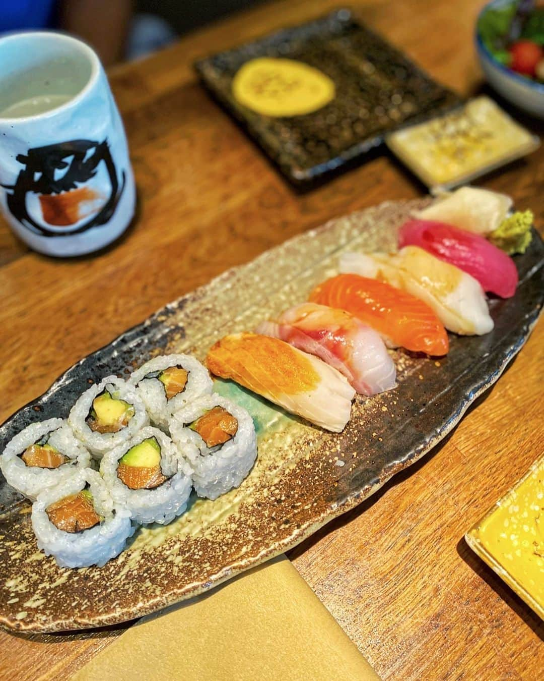 Eat With Steph & Coのインスタグラム：「She believed she could, SUSHI did!! 🍣😉 What a great value for a £8.95 lunch set, amazingggg!!! 🥰😍 @dozolondon   📍 Location: Soho 💸 Cost: ££ 🍃 Veg options: Yes! 🍜 Best dishes: Sushi 🍣 👀 Type: Japanese 🇯🇵」