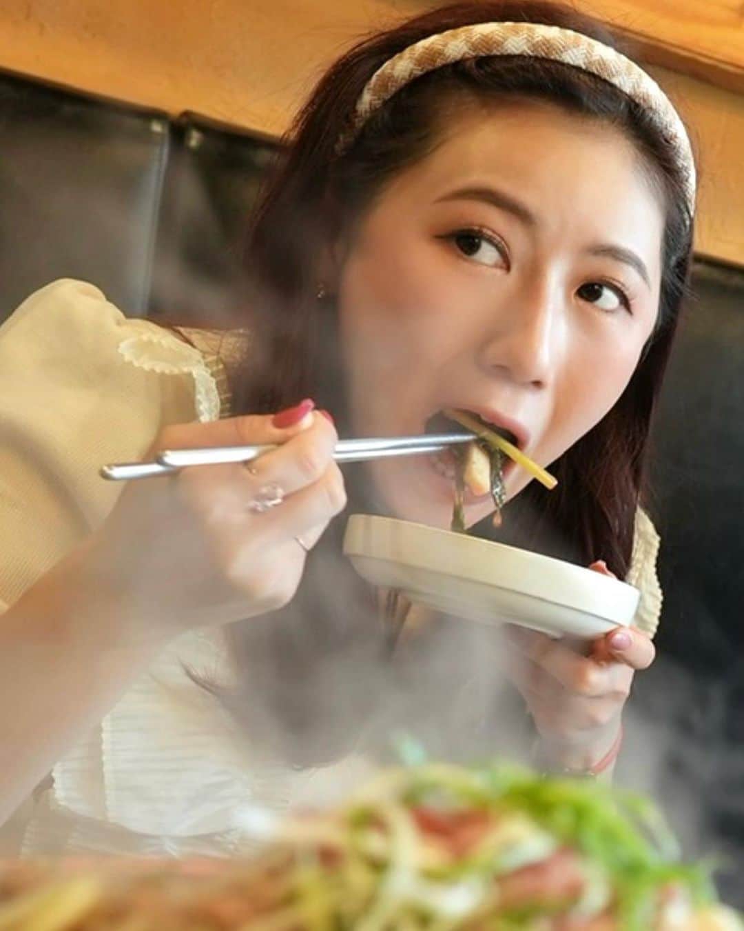 西野未姫のインスタグラム：「食べるって幸せ🤤✨  #韓国 #プルコギ #無限に食べれるうまさ #こんな顔して食べてる自分にびっくり #恥ずかしい #こんな女性どうですか #たまには盛れてるの載せないと #これが食べ物大好き女のリアル」