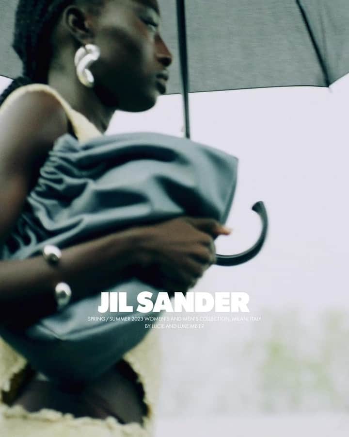 ジルサンダーのインスタグラム：「#JILSANDER Women’s and Men’s Spring/Summer 2023 @stephen.kidd #JilSanderbyLucieandLukeMeier」