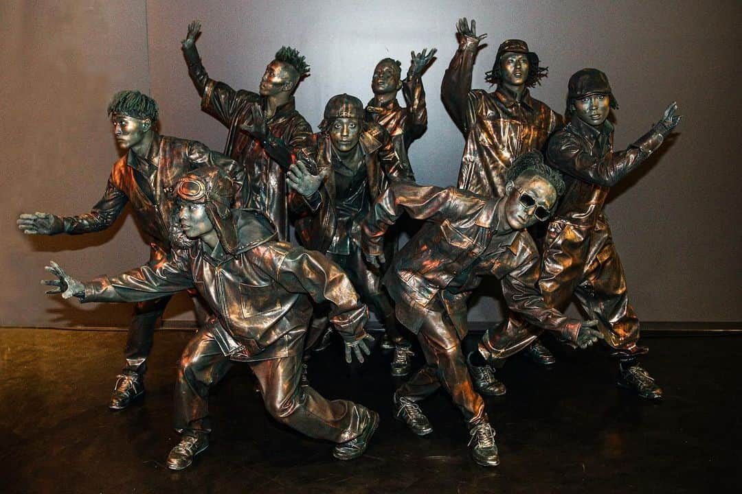 BOBBYさんのインスタグラム写真 - (BOBBYInstagram)「🗽銅像bronze statue 💥LUX GANG🔫🔫🔫  #bronzestatue   @segasammy_lux」10月4日 21時32分 - jsb_bobby_official