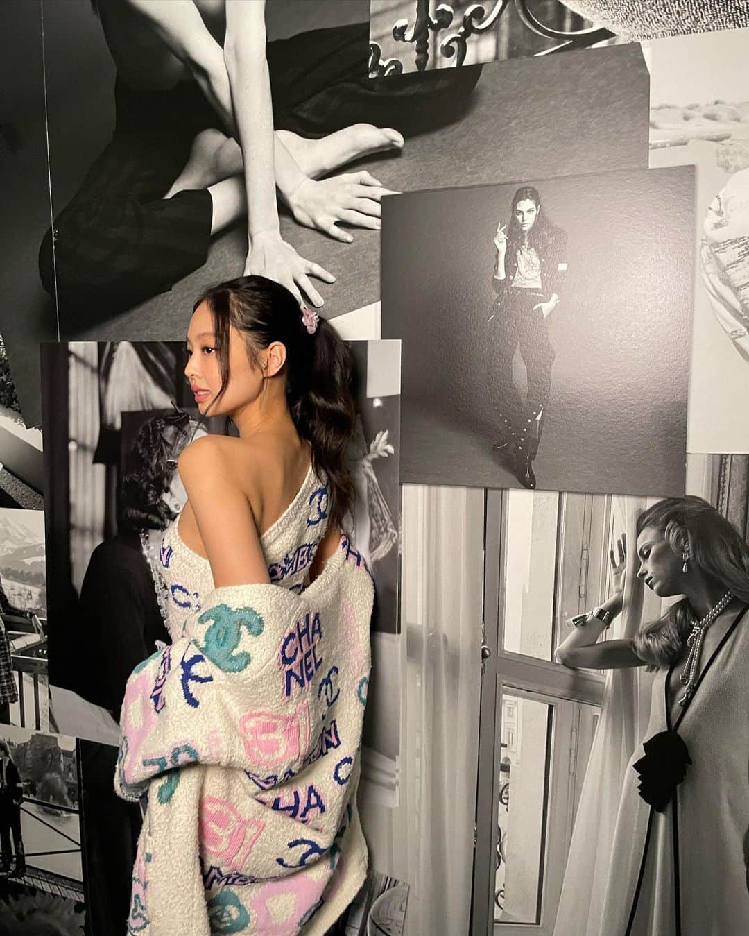 ジェニーさんのインスタグラム写真 - (ジェニーInstagram)「Bravo @virginieviard !!!  such a beautiful collection and im so lucky to have watched it here in Paris 💕 Merci @chanelofficial for having me」10月4日 21時43分 - jennierubyjane