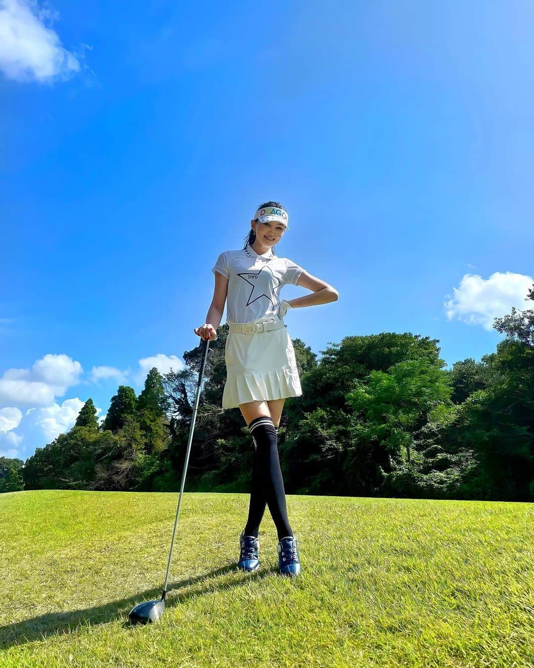 岩波彩華のインスタグラム：「お天気最高☀️ゴルフ日和⛳️✨ ベストスコア更新しました！練習頑張る~🥰  #ゴルフ #ゴルフ女子 #golf #dancewithdragon #mylook #fashion #model  #japan #tokyo #japanesegirl #follow #撮影 #粉我 #照片 #时装 #漂亮 #我倒 #我的最愛 #攝影 #followme #高身長女子 #팔로미 #뷰티스타그램 #전신샷 #좋아요 #좋아요환영」