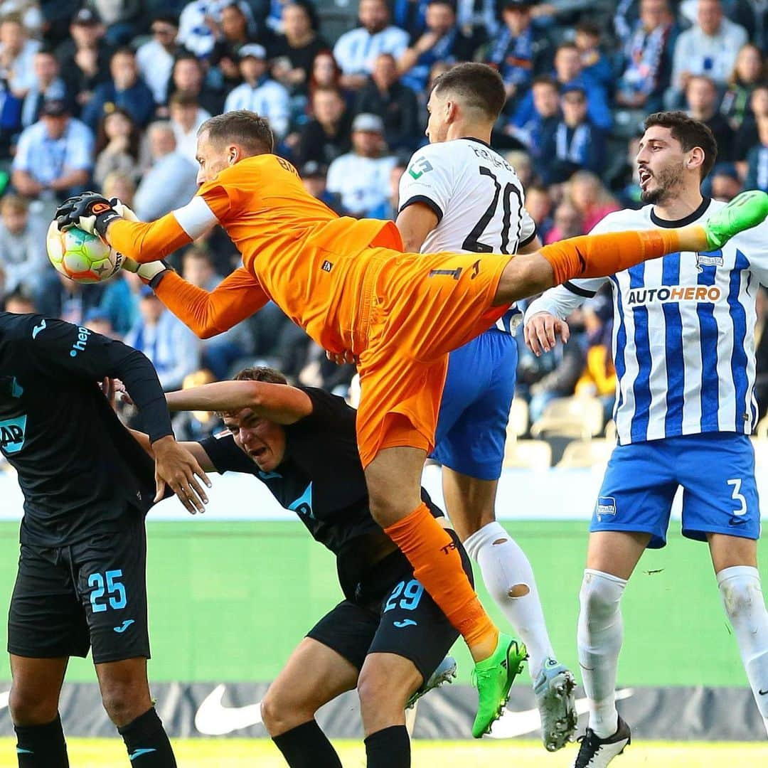 オリヴァー・バウマンのインスタグラム：「Mit vollem Einsatz in das nächste @bundesliga Heimspiel #Heimspiel #TSGHoffenheim #Bundesliga」