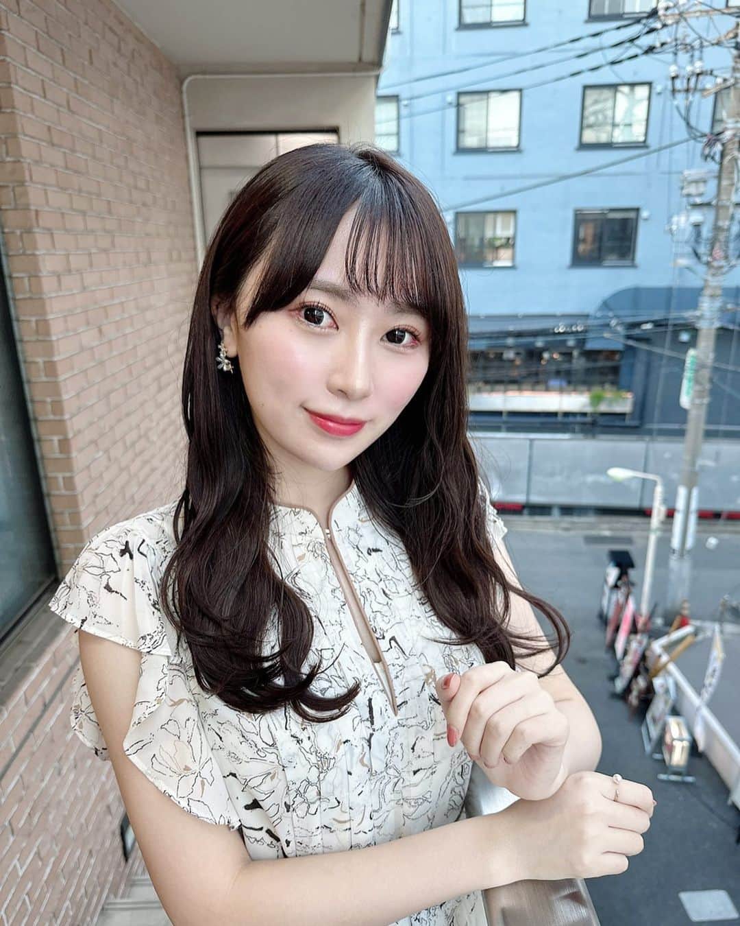 長沢菜々香のインスタグラム：「. new hair color🤎  秋なので久しぶりに暗くしてみたよ〜　 どうですか？(๑˃̵ᴗ˂̵)」
