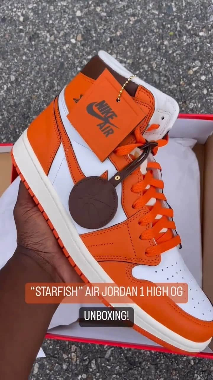 Sneakgalleryのインスタグラム：「The Air Jordan 1 #Starfish High OG 🍊 releases October 27th. This colorway is said to be inspired by Hermes Birkin bags.   COP or PASS?  via @thesolechaserz」