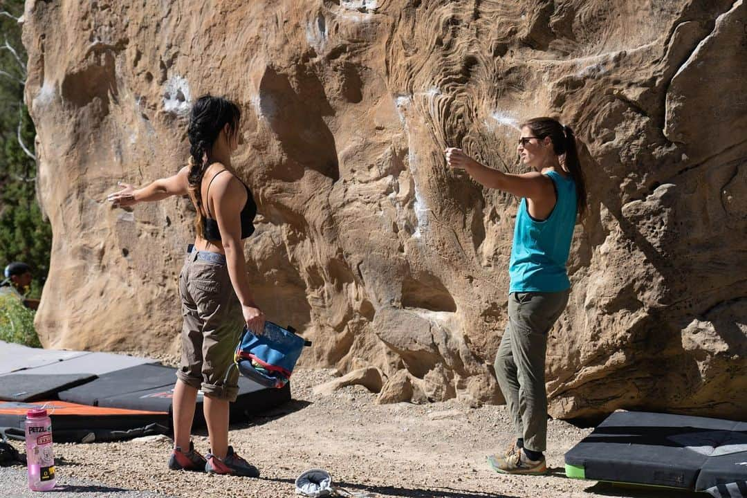 シャーロット・デュリフさんのインスタグラム写真 - (シャーロット・デュリフInstagram)「@joesvalley Festival ⭐️ Got to see my first rodeo, catch up with local climbers after being in Europe for a while and lead a technical clinic on stellar sandstone!  “Thank you” to all the participants that attended my clinic! I think they all brought some good tips back home, as well as some pretty awesome goodies from @mountainhardwear who generously donated some high quality products like the Stretchdown™️ puffy jackets (see last slide) 😍  Big thanks to @jacobmorgan11 for the cool photos and the help during the clinic 🙏🏼  And finally, shoutout to @joesvalley and @ladybrd for the invite and awesome organization ! That made me want to do more clinics in the future, so stay tuned for that and see you next year 🤠  @mountainhardwear @petzl_official @eb_climbing @volxholds」10月5日 2時38分 - chadurif