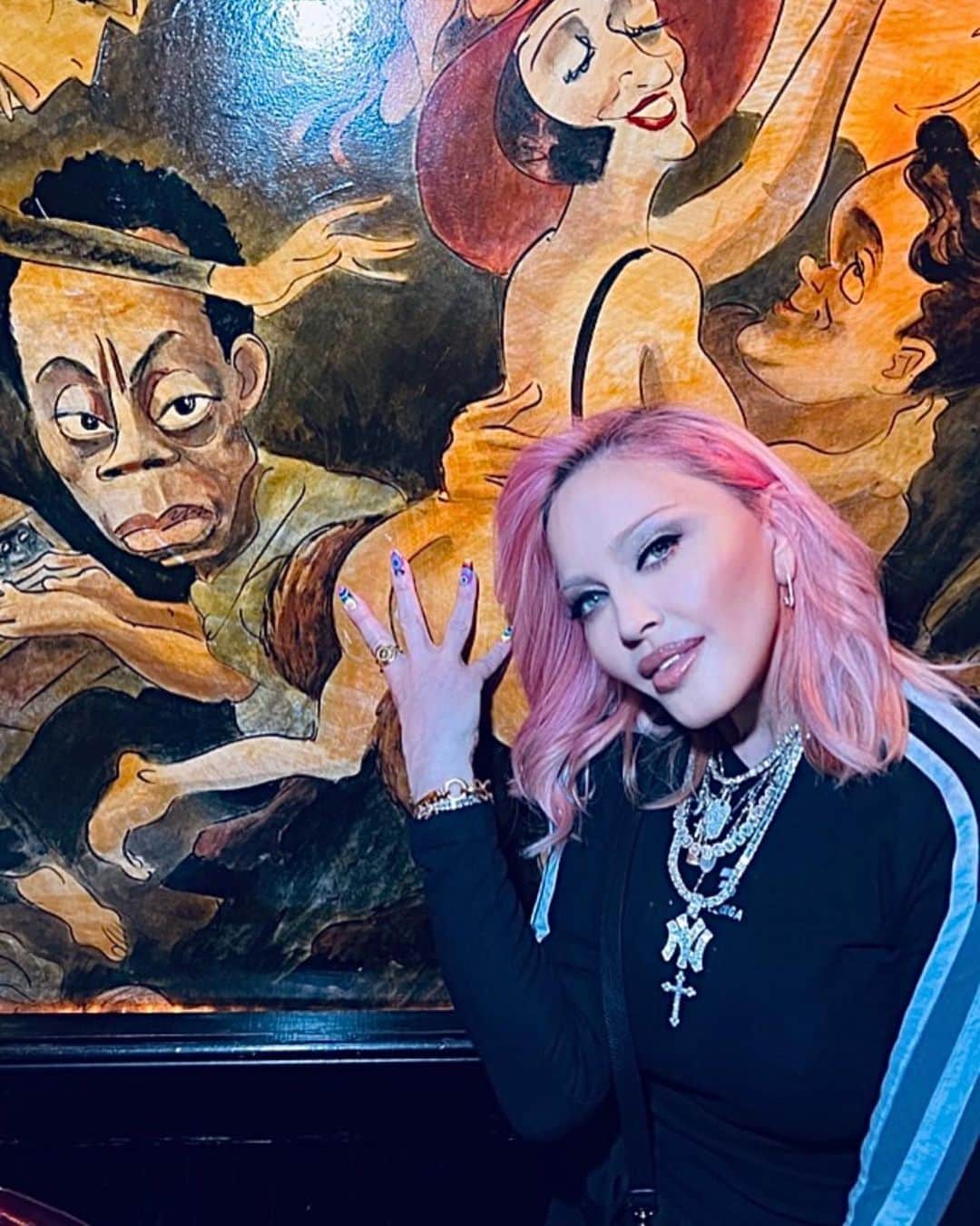 のインスタグラム：「The Closest I’m Gonna Get to ♥️ James Baldwin.  🎃🎃」