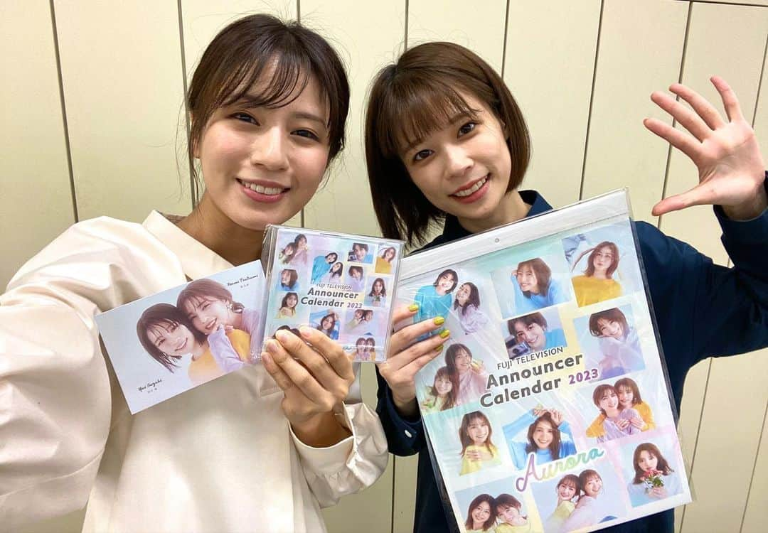 フジテレビアナウンサーさんのインスタグラム写真 - (フジテレビアナウンサーInstagram)「こんにちは！堤礼実です。 「フジテレビアナウンサーカレンダー2023〜Aurora 〜」 いよいよ本日発売です！✨🌈  今年は鈴木唯との同期コンビで初めてプロデューサーを務めさせて頂きました。 サブタイトルのオーロラには、ページをめくる度に様々な色に輝く世界観を楽しんでいただきたいという思いが込められています。 この一冊が皆さんの日々を少しでも照らすような存在になれれば嬉しいです！  今年も「JJ」さんとのコラボで制作させて頂いた自信作、是非お手に取って頂けると嬉しいです🙇‍♀️  販売価格：2300円（税別） 発売：10月5日（水）より、フジテレビショップ、フジテレビ公式通販サイト「フジテレビｅ!ショップ」、全国書店にて。  #フジテレビ#アナウンサー #なんと写真も異なる #卓上カレンダー #もあるんです！ #詳細は #フジテレビアナウンサーカレンダー2023 #で検索してみて下さい！」10月5日 18時06分 - fujitv_announcer