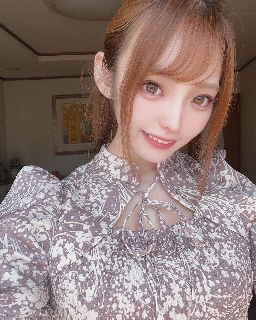 かなてゃんのインスタグラム：「この前のイベントでフォロワーさんからプレゼントで頂いたお洋服🫶(@snidel_official )  今月も来月もイベントするので会いに来てくれると嬉しい👸 会いにきてくれる人が本当に好き🥺  今後の予定🍻🍻  ❤︎10/14秋葉原 @eternalstage  ❤︎10/29新宿 @pripala_concafe  ❤️11/12大阪生誕祭 @cafebar_dot  ❤️11/26新宿生誕祭 @pripala_concafe   特に生誕は頑張るので来て欲しいです🥺❤︎ 特典盛りだくさんにしたいな！  みんないつもありがとう👸 . . . #コンカフェ #コンカフェ嬢 #コンカフェキャスト #コンカフェ店員 #歌舞伎町 #歌舞伎町キャバ嬢 #大阪ミナミ #宗右衛門町 #オタロード #秋葉原 #アイドル #コスプレイヤー #コンセプトカフェ」