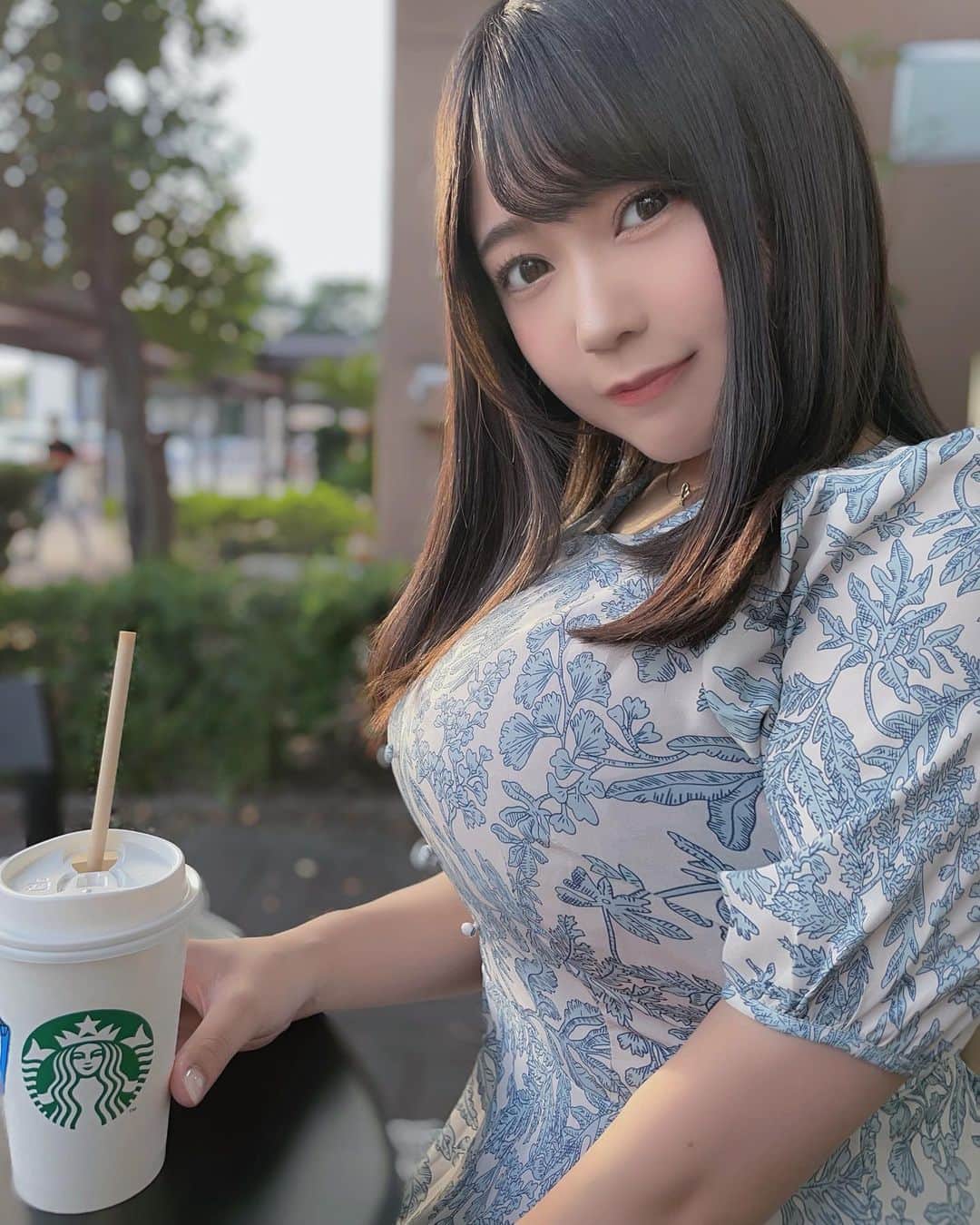 着衣　巨乳　童顔 