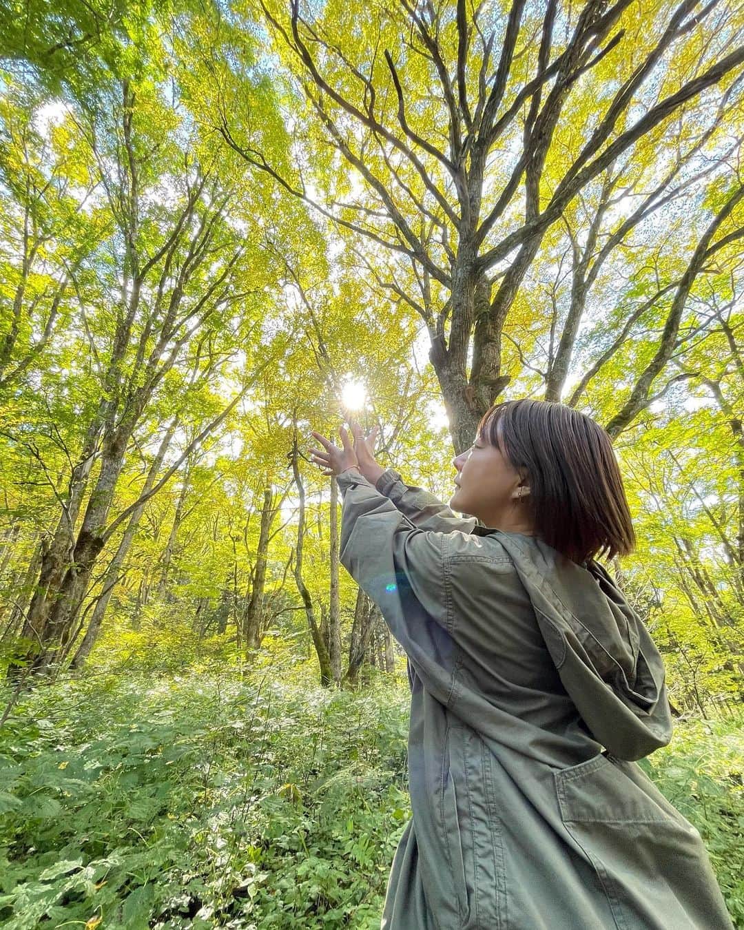 羽生アリサのインスタグラム：「上高地にいきました😊⛰🍁  歩いても歩いても山の中にいる事をこんなに嬉しいと思ったのは初めてくらい、全部が綺麗すぎて、胸が苦しくなるくらい、とても素敵な場所でした☺️🌿🏞🌌  最近すっかり山ガール(もどき)🤭😬  #上高地 #最近の羽生さん #山ガールもどき」