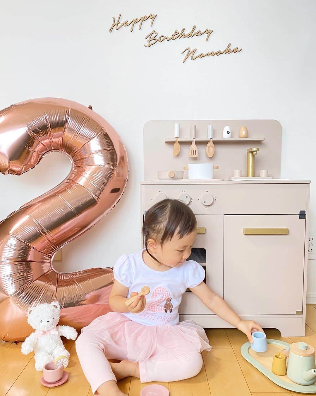 橋本まゆさんのインスタグラム写真 - (橋本まゆInstagram)「🧁Happy Birthday🧁  9月22日で2歳になりました🫧  あっという間だった1歳児🕊💕  2年前まではあんなに小さかったのに今では自分で出来る事も増えて私が手伝おうとすると「ののかがやるの！」と自分の意思もハッキリ言えるように。 嬉しいような寂しいような🥺✨  まだまだイヤイヤ期絶賛中で 「いやなの！やなの！」って体全身を使って怒ったり、泣いたりしている姿が可愛いくてついつい笑ってしまう事も☺️  毎日可愛い、そして愛おしい娘🤍 これからも元気にすくすくと育ってね🫶🏻  2022.09.22 #Happybirthday#Happybirthday2th」10月5日 12時05分 - macomyu
