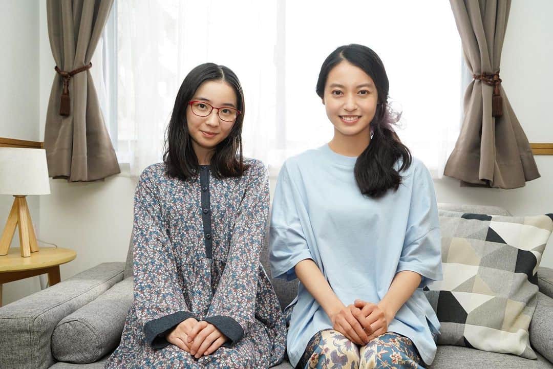 のインスタグラム：「日テレ系 『霊媒探偵・ #城塚翡翠』🔮 10月16日(日)夜10時30分スタート  ／ 第1話のゲストに #福地桃子 & #田辺桃子 出演決定‼️ ＼  2人が演じるのは… 香月(#瀬戸康史)の大学の後輩役👭 物語のキーとなる重要人物です🔑  “#W桃子”の熱演にご注目を👀✨  ✅コメント&詳細は 番組公式HP内【トピックス】から チェックしてください❗️  #清原果耶 #小芝風花 #田中道子 #及川光博 #瀬戸康史  ★ドラマ公式ハッシュタグは #城塚翡翠 #日テレ #毎週日曜よる10時30分 #ドラマ #ミステリー #実写化 #霊媒探偵 #霊媒探偵城塚翡翠」