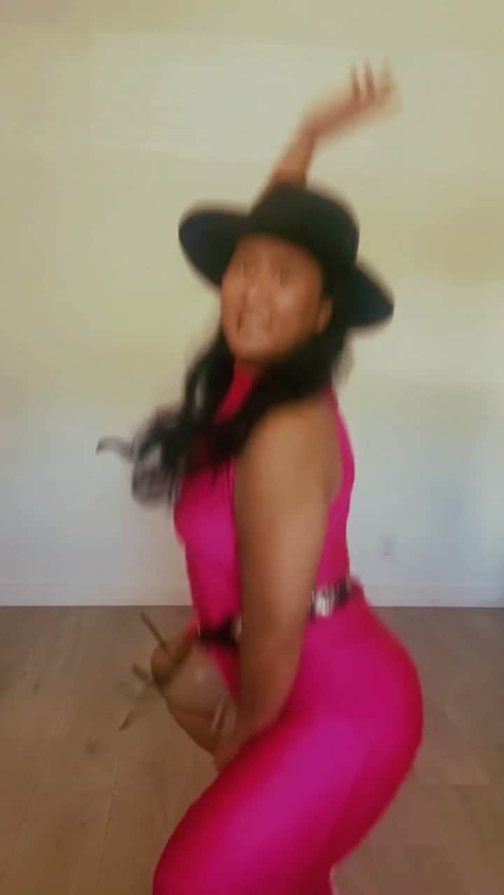 藤井美穂のインスタグラム：「#barbie #cowgirl @sheinofficial @sheincurve #SHEIN #SHEINCURVE #SHEINpartner #SHEINforall Use coupon mihofujiQ2 (extra 15% off )」
