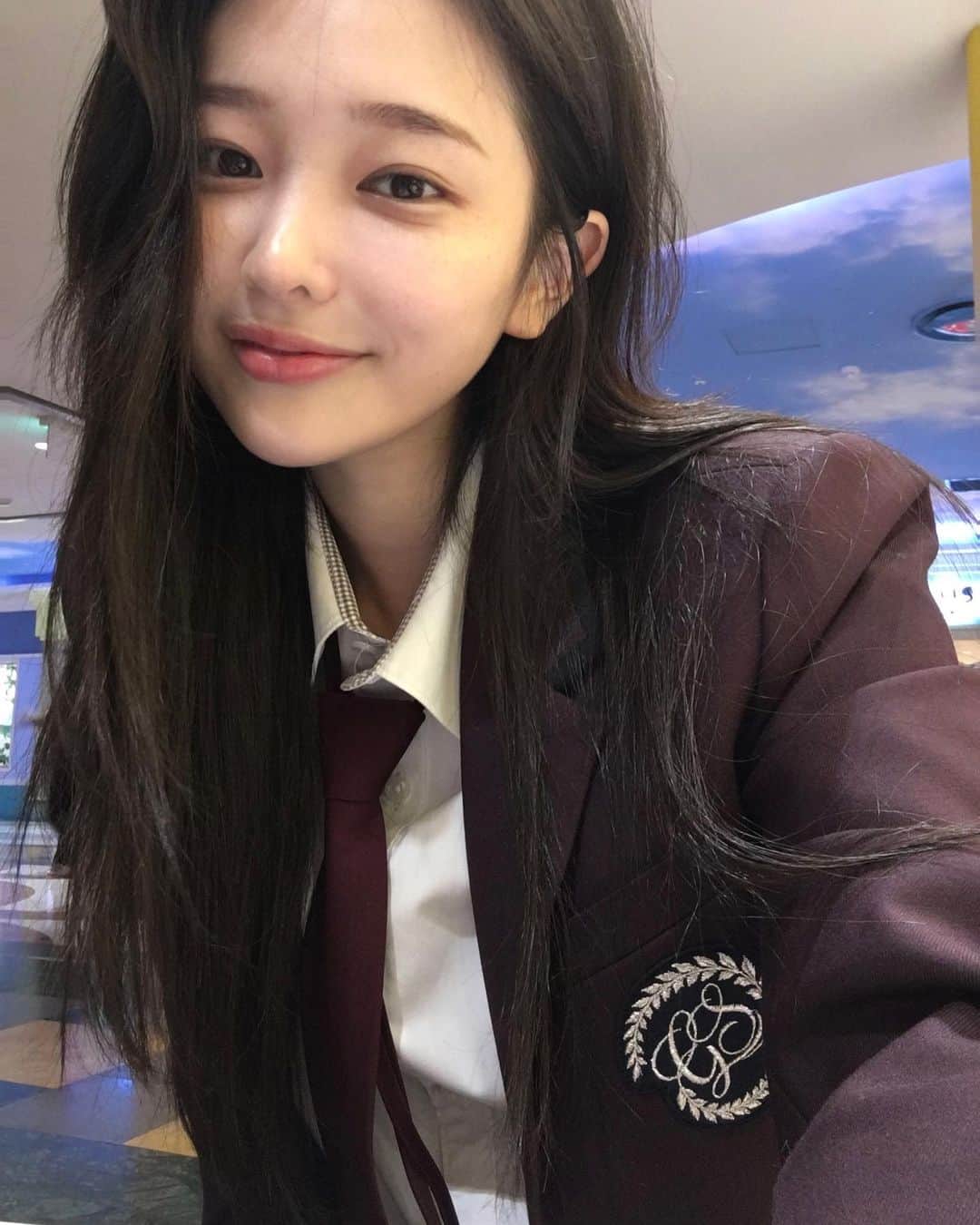 ソン・ファミンのインスタグラム：「나 교복 입었다 ... 🙃」