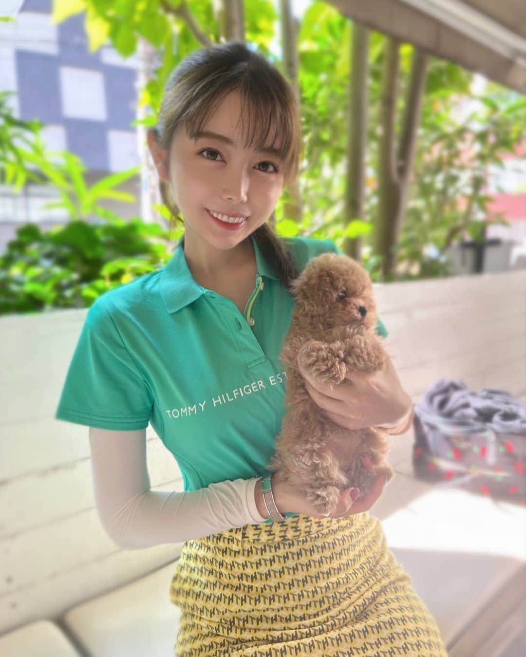 辻満里奈さんのインスタグラム写真 - (辻満里奈Instagram)「先日、初めて愛犬を連れてブランチに行ってきました🐶 この時期はテラス席でも涼しくていいですね🍃  元々ゲームが趣味で休日は家に篭もりがちだったのですが、最近は何か別の趣味も見つけようと、ゴルフをしたり、わんちゃんとお出かけしたり、お花を育てたり(虫の出現により3日で断念🐛笑)、マイペースにいろいろチャレンジ(?)しています。  何かおすすめの趣味、ありますか？🤔  #愛犬 #ブランチ #トイプードル #趣味探し #ゴルフ #ゴルフ女子 #カフェ #アナウンサー #辻満里奈」10月5日 16時13分 - marina__tsuji