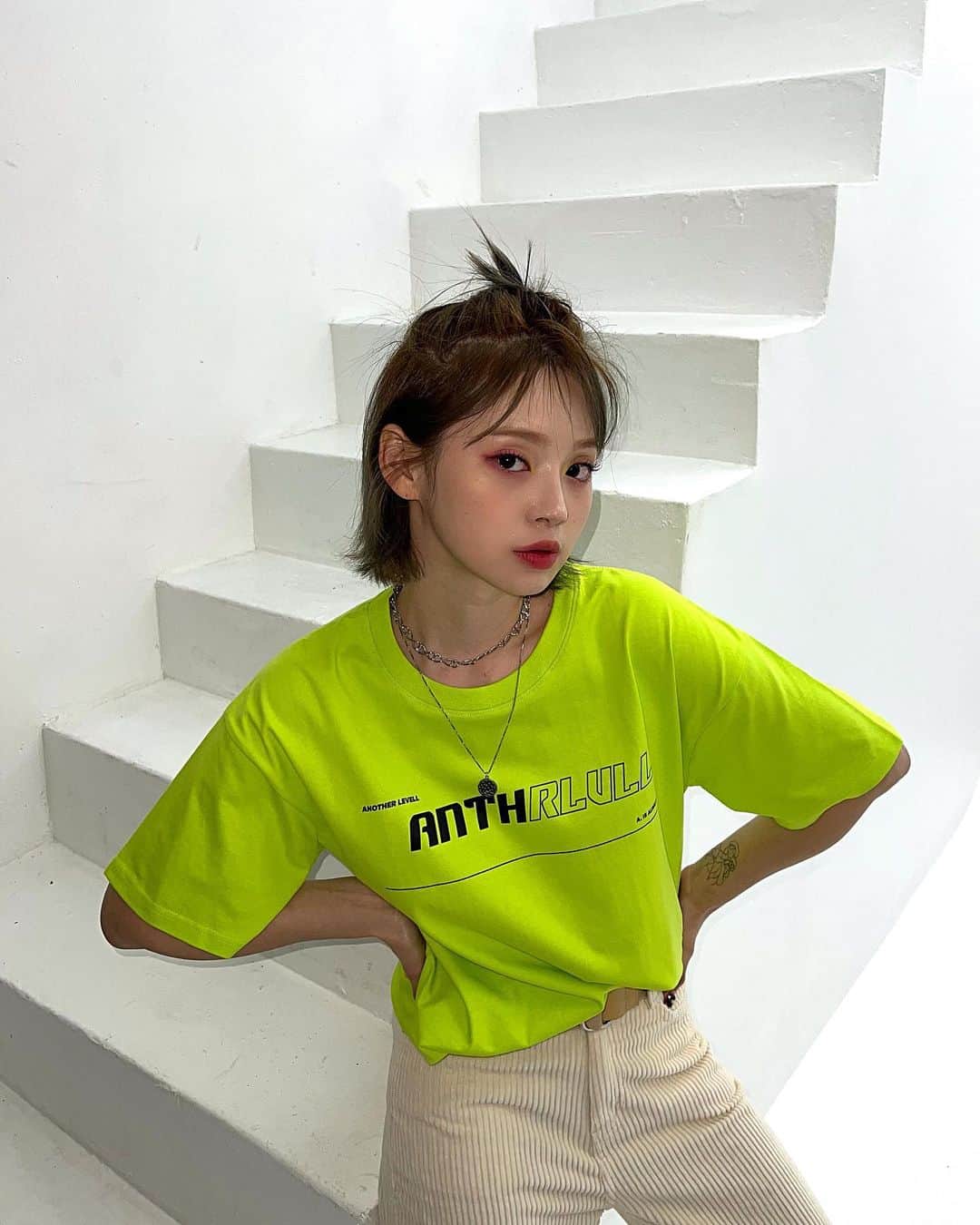 Yoonbitnaのインスタグラム：「요즘 열일하며 살아염👏🏻」