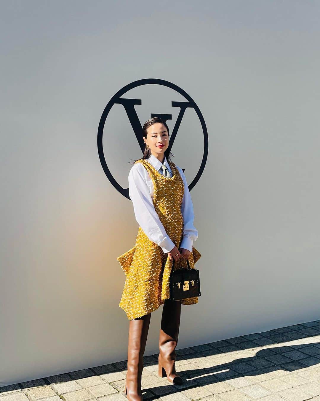 広瀬すずのインスタグラム：「Paris❤️  ルーブル美術館で行われた LVのショーに行ってきました  念願！！嬉しい LVの世界にこんなにも浸れるとは、、 幸せな体験でした  #louisvuitton #NicolasGhesquière」