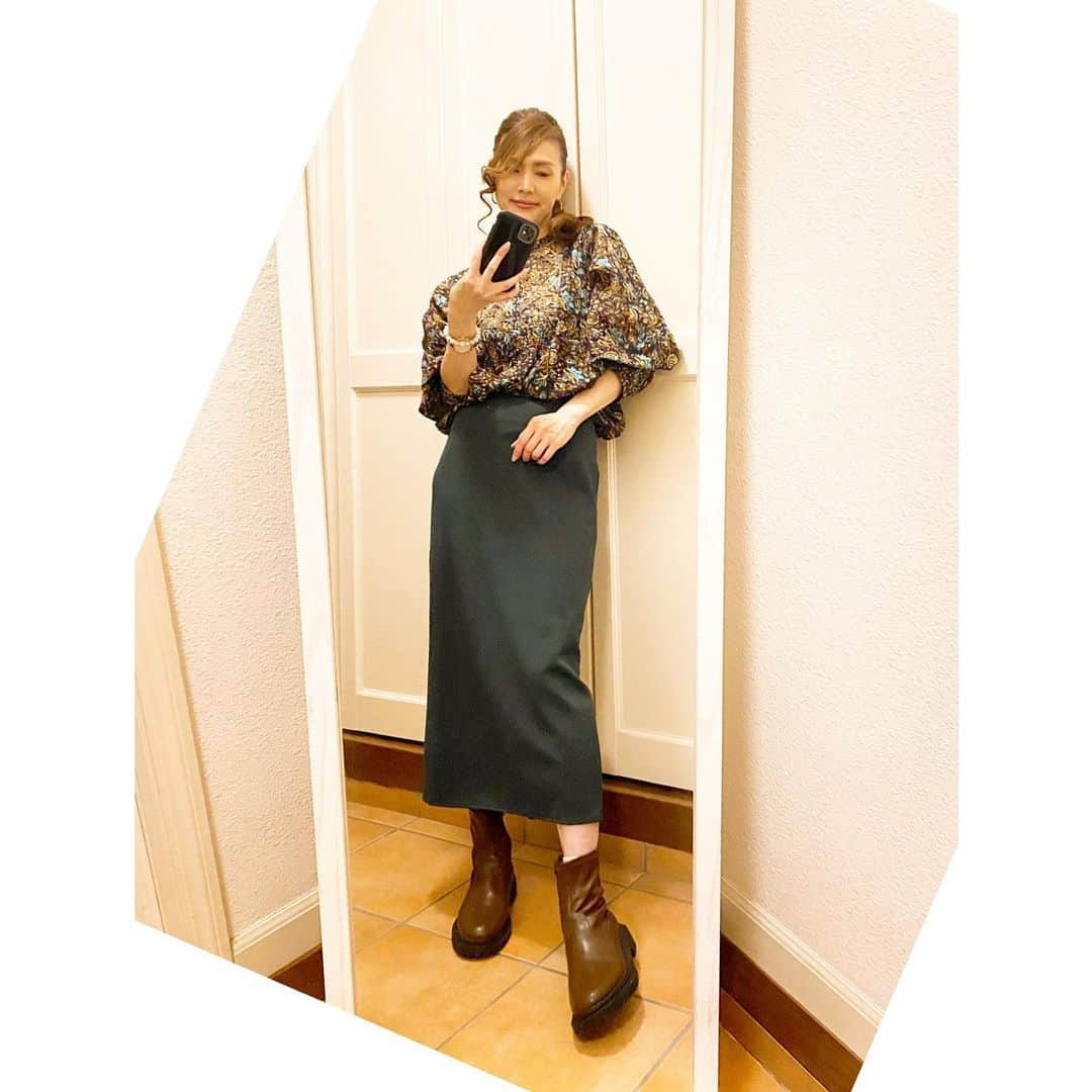 jessicaさんのインスタグラム写真 - (jessicaInstagram)「＊ #OUTFIT#働くmam#タイトスカート#ユニクロ #UNIQLO49#アングリッド #秋コーデ#ブーツ#GU#娘とシェア ＊身長は162㌢ ＊ ＊ ＊ ＊ ＊ ＊ ＊ ＊ #年の功#大人のゆとり#歳を重ねた魅力 #大人女子#アラフィフコーデ49 #ワークアウト#47年式#49歳#筋トレ #私は私 ＊ Thanks always‼︎ jessica」10月5日 19時28分 - jessica.oct21