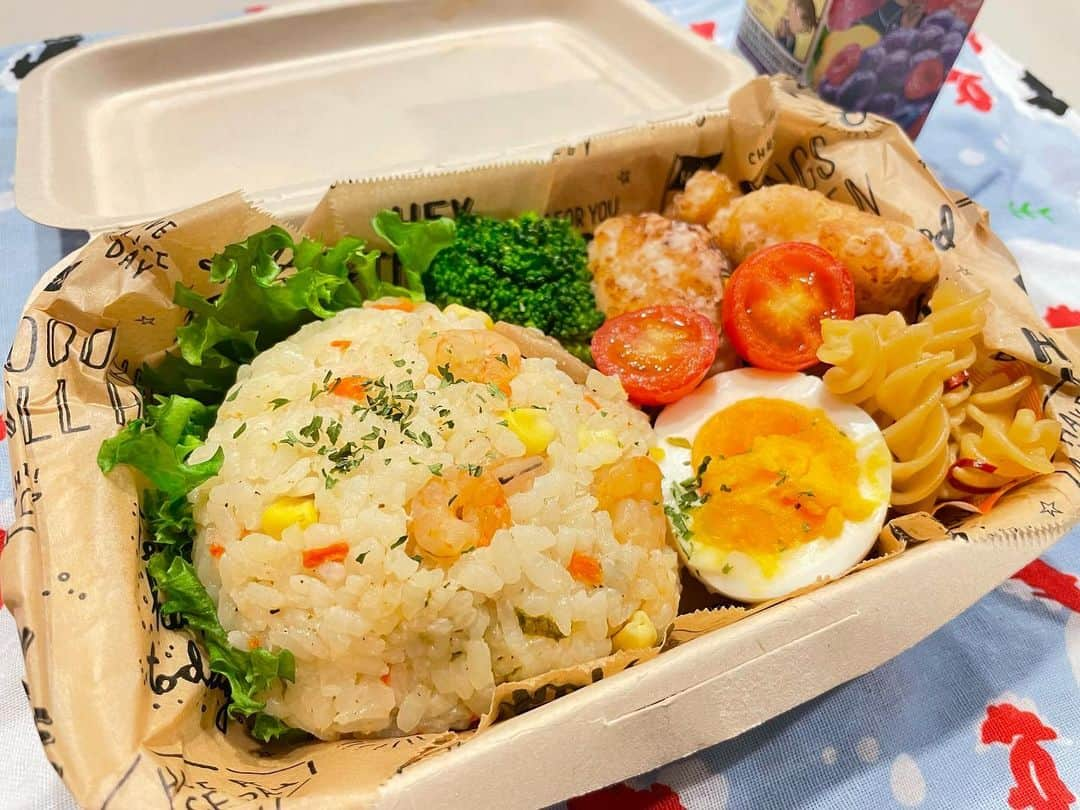 七尾カンナさんのインスタグラム写真 - (七尾カンナInstagram)「. . #ななおべんとう  . 🍴エビピラフ弁当 🍴ミートソースパスタ弁当 🍴キーマカレー弁当 . . これらはまじで美味しくできました🥺🥺🥺💕 . . . . . . . .  #七尾めし #弁当 #弁当記録 #お弁当 #お弁当記録 #お弁当部 #ピラフ #エビピラフ #チャーハン #炒飯 #パスタ #ミートソースパスタ #パスタレシピ #キーマカレー #カレー #クッキングラム #クッキング #料理 #料理記録 #自炊 #自炊女子 #自炊記録 #フォローミー」10月5日 20時17分 - nanao_kanna