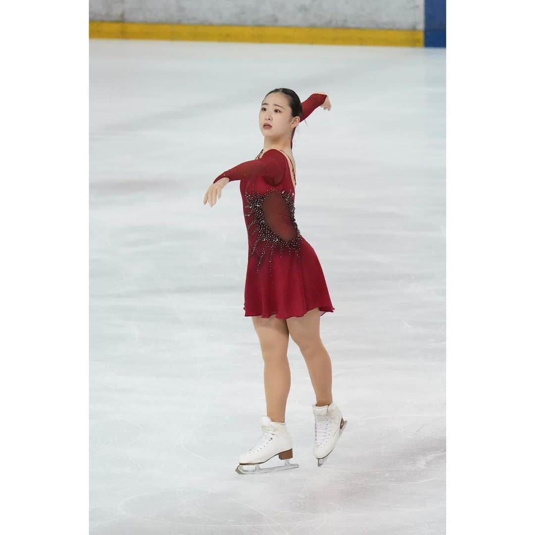 青木祐奈のインスタグラム：「・ ・ 東京ブロック、応援ありがとうございました💞  ショートもフリーも満足する演技ができなかったので、また東日本に向けて頑張ります💪🏻  📷：@efurutsu55  いつもありがとうございます😊🙏🏻」