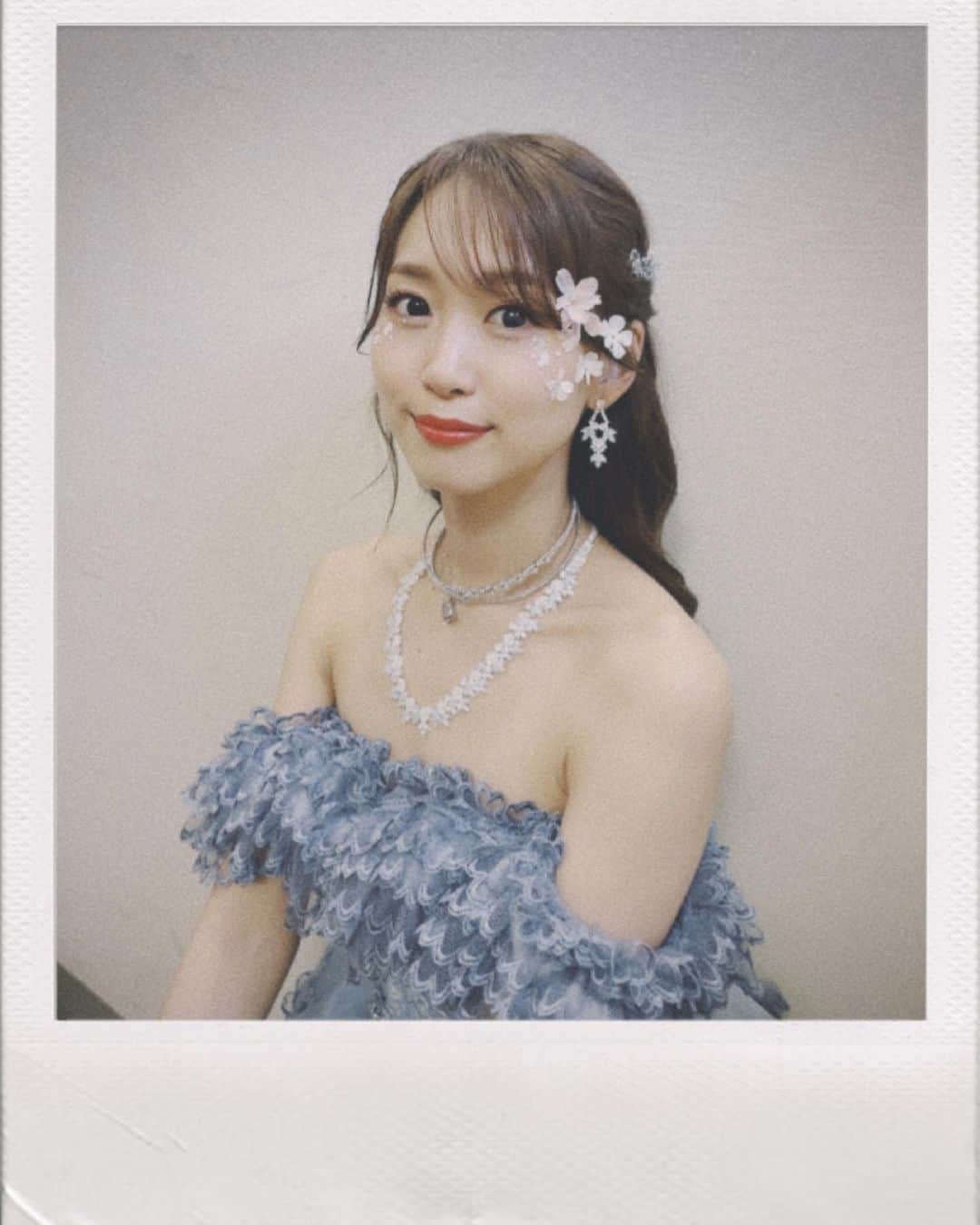 芹澤優のインスタグラム：「・  『YOUr  No.1』 本日発売です‼︎💎  デビュー10年 ソロデビュー5年  素敵なタイミングで初のフルアルバムが出せてとても嬉しいです！  まだまだワクワクドキドキするし緊張もするしやらかしてしまう事もあるのよ…、  でも成長もする！！ まだまだするよ！！  まだ、夢の途中！！ でもこれが今の私の最骨頂！  私史上ナンバーワン素敵可愛い私です。笑  そんなアルバムぜひお手に取ってくださいな♡  #yourno1 #発売しました #10年もお仕事できて #やりたいようにやれたりやれなかったり #でもやりたくなかった事も #結果としてやってよかったと思える #不思議で素敵なお仕事です」