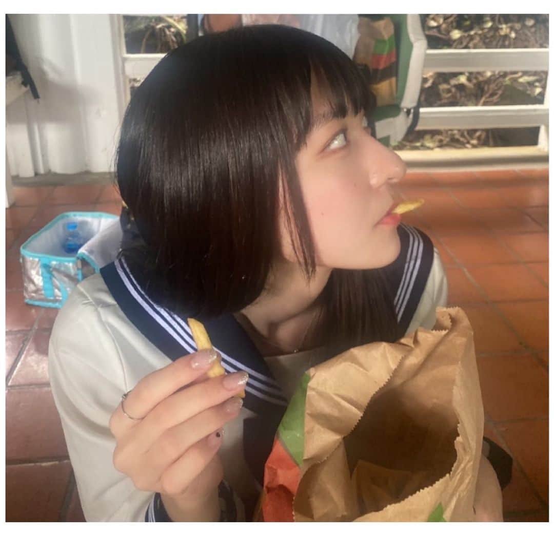 横山莉華さんのインスタグラム写真 - (横山莉華Instagram)「･ 食べてたらストップーって！😂😂 ルナが撮ってくれたの꒡̈⃝ ポテトたべてます🍟   #今日好き  #プーケット編   #高校3年生 #横山莉華」10月5日 21時38分 - linka_yokoyama927