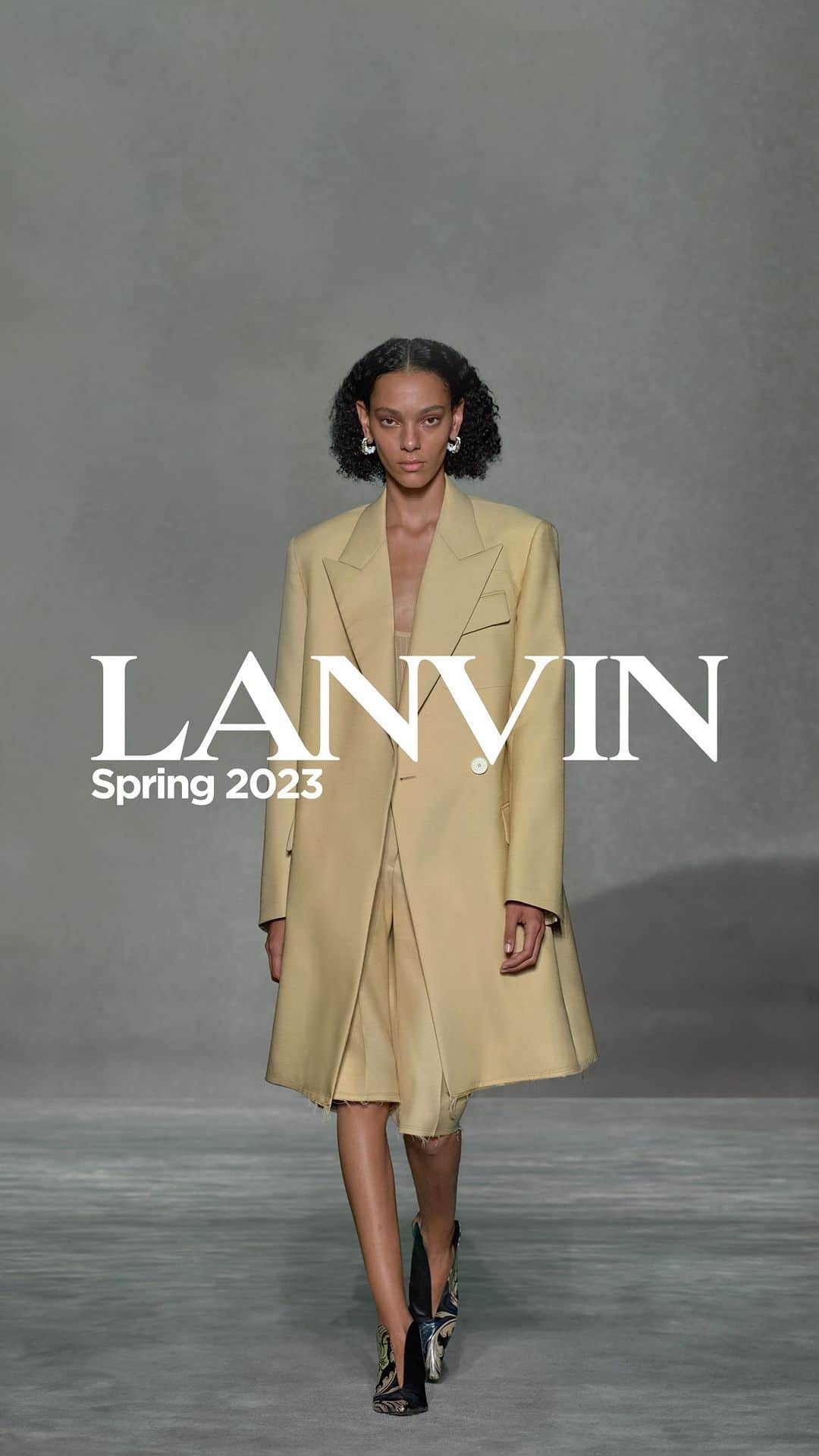 ランバンのインスタグラム：「LANVIN Spring 2023  Re-watch the full show  Creative direction: @brunosialelli Music: @pandorajukebox @allegriatorassa  Styling: @ludivinepoiblanc Casting: @midlandagency Hair: @hollismithhead Make-up: @lynseyalexander @makeupforever Production: @bureaubetak Video: @bureaufuture  Post-production video: @everest_studio Special thanks: @joshuawoods @_this__is__luka @lb2_platform   #LANVIN #LANVINSPRING2023」