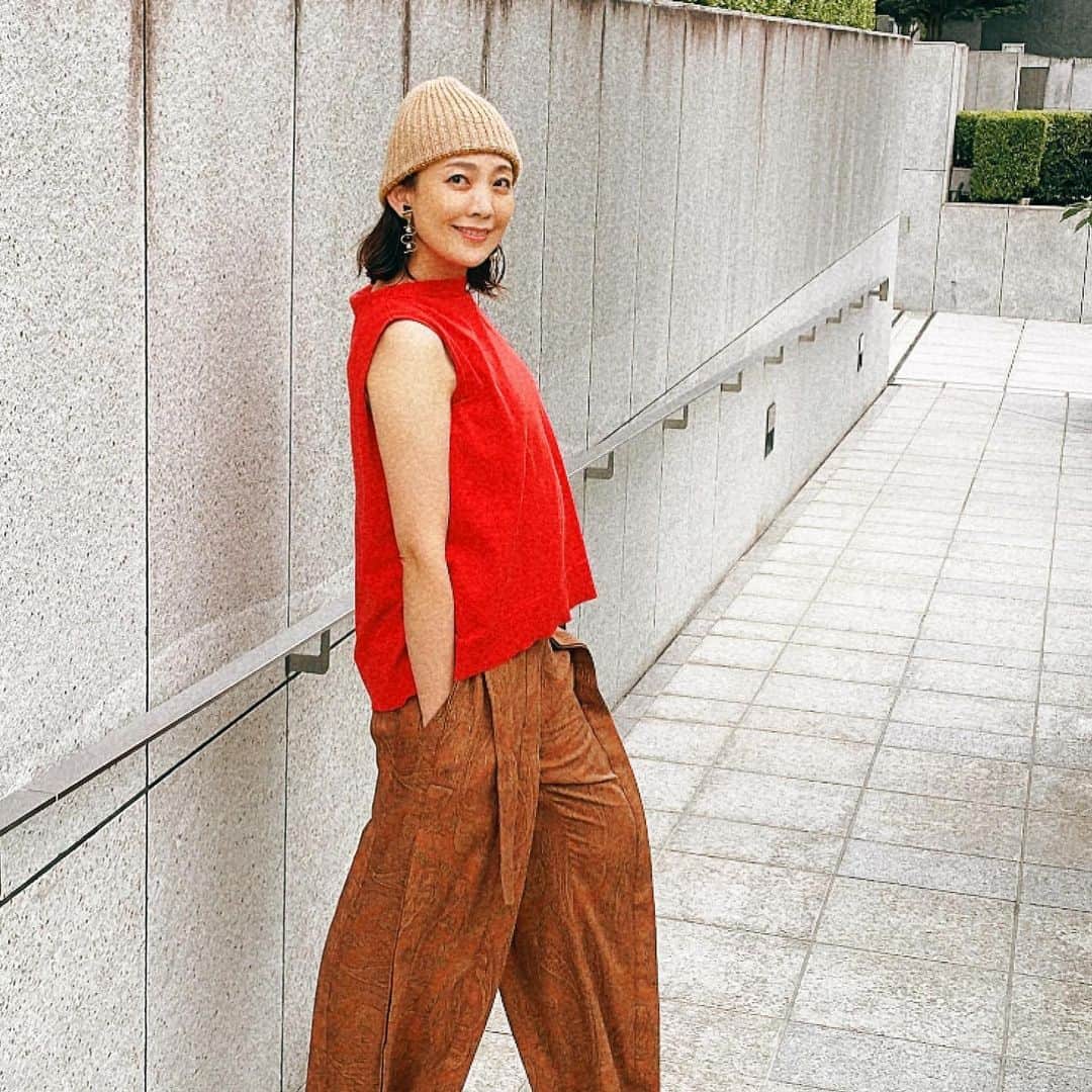 田中美里のインスタグラム：「jin no beat shite cassie 2022aw 発売中のニット帽。 リバーシブル。  #jinnobeatshitecassie #ニット帽 #リバーシブル #yaokichi #男性もどうぞ」
