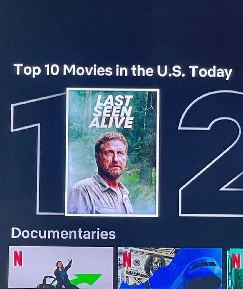 ジェラルド・バトラーのインスタグラム：「Blown away and happily surprised that Last Seen Alive went straight to Number 1 on Netflix. That’s so awesome. Thanks to all the fans for your support.   I’ll let you in on a little secret. I took this movie on as a fun challenge/experiment. I improvised the whole movie. I was only ever shown the first ten pages and even they were thrown away once we were on set. We shot the movie in 8 days. I was drawn to the idea of how it would feel stepping into scene after scene having no idea what was gonna be thrown at me. I’ve never taken on anything like that and it was both challenging and exhilarating. You can’t help but be in the moment.   Obviously there were certain parts where I would have to be guided in a general direction but mostly it was flying by the seat of my pants. Amazing work by the rest of the cast having to play off me given I had no idea what was about to come out of my mouth. And to our director Brian Goodman-love you brother.   I would say shooting a feature film in 8 1/2 days ain’t for the faint of heart. Won’t be doing it again in a hurry.」