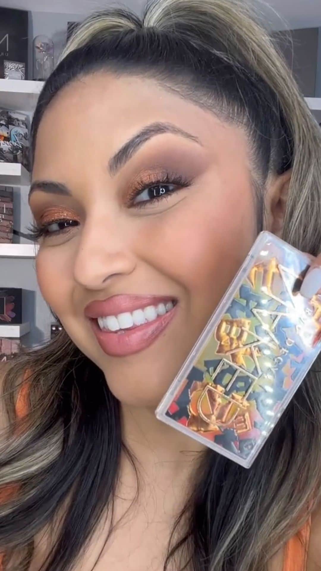 Macy'sのインスタグラム：「Watch LIVE with Urban Decay while their makeup artist creates a full face look with this Fall’s biggest beauty trends!」