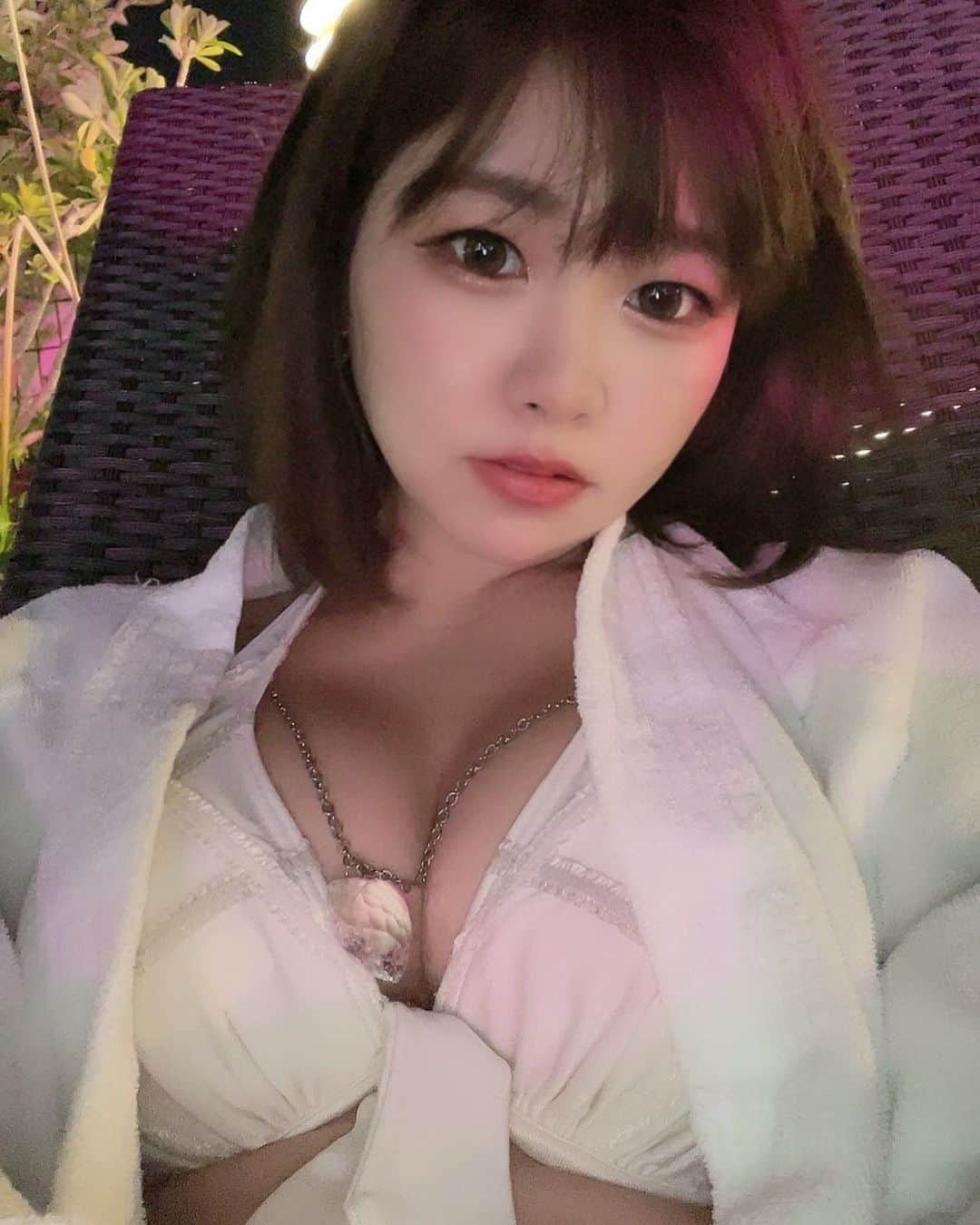 えれなのインスタグラム：「本日おやすみいただいてます😴 金土日はいるので、3連休の方は 遊びに来てね(*´˘`*)❤️ . . . #バーレスク大阪#バーレスク大阪えれな  #バーレスク#バーレスク東京 #北新地#大阪観光  #ショートカット  #ショートヘア#ショートヘアー女子  #童顔女子#ロリ#ナイトプール #アイドル#ニューオータニ大阪  #ロリ巨乳#インスタ映え #グラビア撮影 #ロリ顔 #大阪#梅田#ショートヘアー  #グラドル自撮り部 #童顔巨乳 #エンタメ活動を止めない  #burlesque#burlesqueosaka #burlesquetokyo#gravureidol  #gravure#japanesegirl」