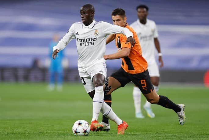 フェルランド・メンディのインスタグラム：「Always important to take the 3 points in C1, now let’s prepare next battle in La Liga ⚪️💪🏿   #HalaMadrid #FM23 #UCL」