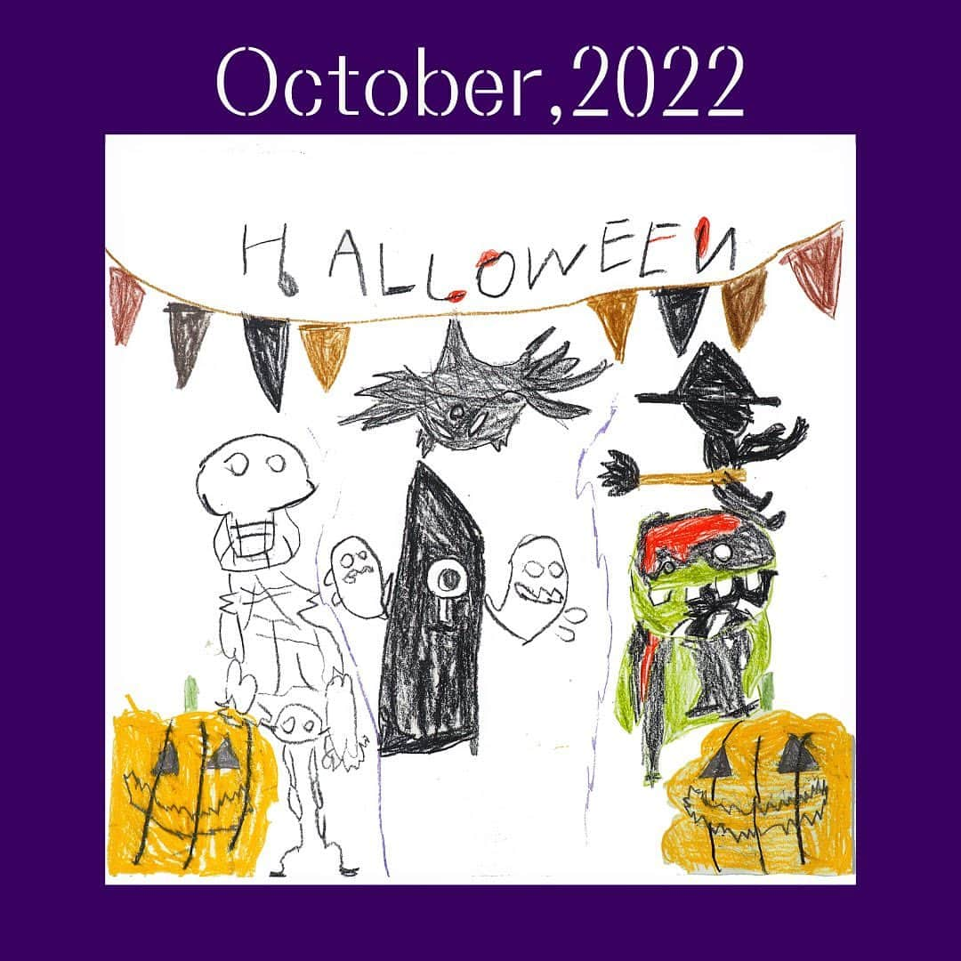 あさひ/Asahiさんのインスタグラム写真 - (あさひ/AsahiInstagram)「2022/10/06  ハロー！10月🎃  今月の息子の絵は、ハロウィンパーティ🎃👻🧛 母はゾンビがお気に入り🧟‍♂️です。 構図や文字のレタリングもかわいいなぁ🎃 ひとつひとつにこだわりを感じる仕上がりになってきて、去年の同じ月と見比べるのもまた楽しい……✨✨  こうして描いてもらった絵は、ひと月のあいだリビングに飾って、また月ごとに変わっていくのが恒例になりました☺️🗓  10月って昔は運動会くらいしかイベントがなかったイメージだけど、いまはハロウィンがあるから楽しいですね👻 今年は仮装してみたいとの息子。 したことないけど、親子で仮装してみようかなぁ🧛✨  今月の目標：秋を楽しむ！  #今月の絵 #こどもの絵 #子どもの絵 #drawing #ハロウィン #ハロウィーン #Halloween」10月6日 8時27分 - morningsun3480