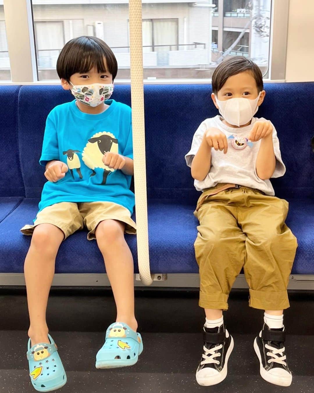 山口尚美のインスタグラム：「この前パパと片寄さん@chocolatandakito が忙しい母に代わって子供達を連れて遊びに行ってくれました❣️ なんとも大助かりですね…🥹🙏✨ 色んなところに連れてってくれたみたいで、子供達はとても楽しかったと言って帰ってきました😄💖♬ ありがとうございまする🙇‍♀️🌈 また是非お願い致します…🥹💕」