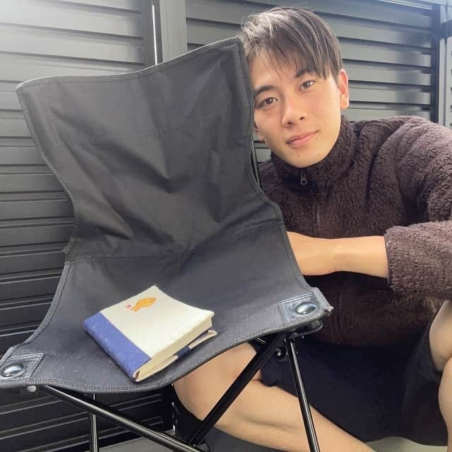 テレビ朝日アナウンサー公式さんのインスタグラム写真 - (テレビ朝日アナウンサー公式Instagram)「佐々木アナの #マイブーム は？ 「ベランダでゆっくりするのがマイブームです！ 秋の涼しい風が心地よくていつまでものんびりしてしまいます。 読書をしたり、月を見たり…。 キャンプ用の小さい椅子に座って、穏やかな時間を過ごしています。」 #ゆっくりタイム　#佐々木快 #Jチャンネル　#2年目」10月6日 10時00分 - tvasahi_announcers