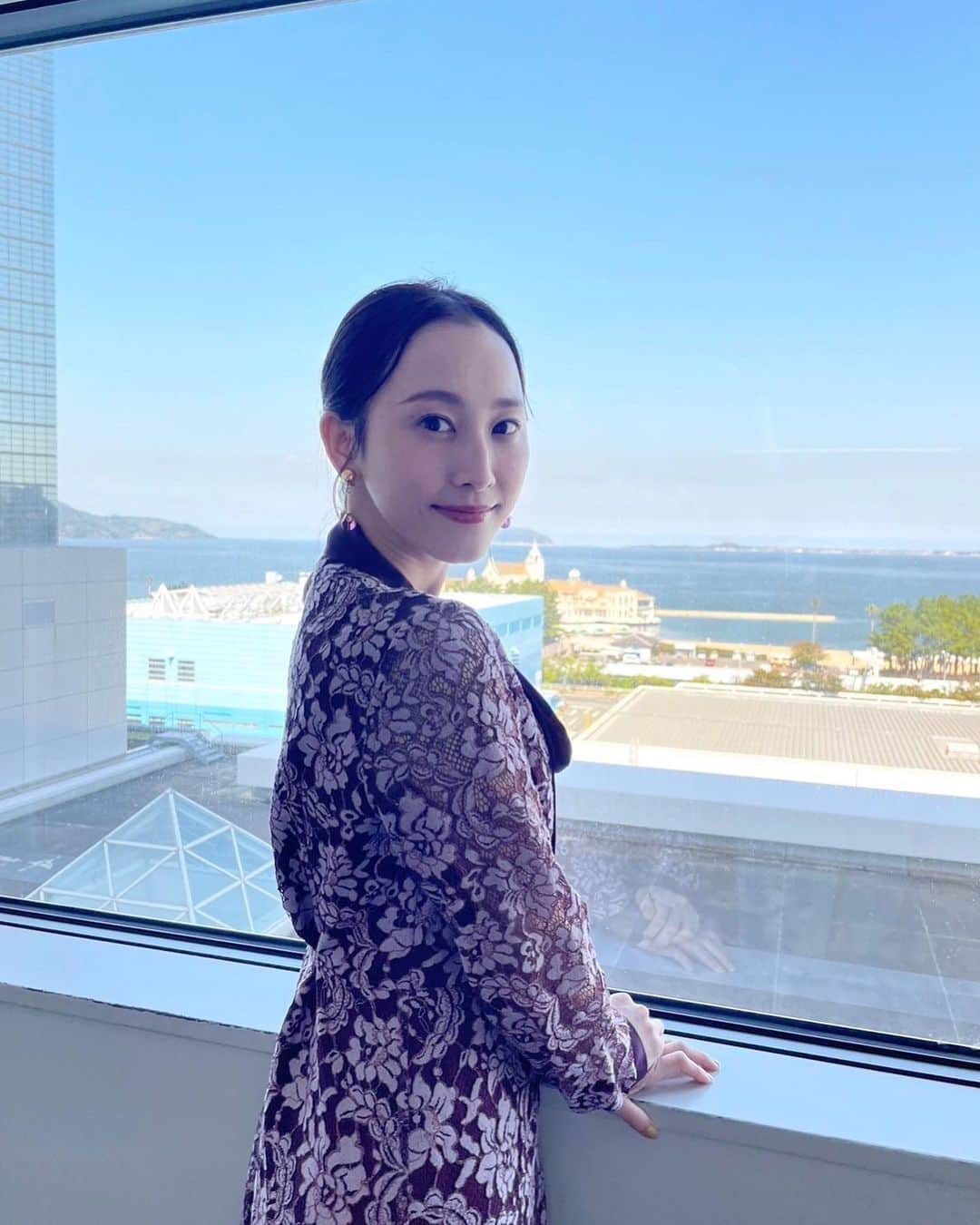 のインスタグラム：「今日はとっても寒いですね。 慌てて秋物のニットを引っ張り出しました。 秋めく前に、冬がやってきそう。  連日『歌妖曲～中川大志之丞変化～』のお稽古に励んでいます。 開幕まであと1ヶ月！お楽しみに！」
