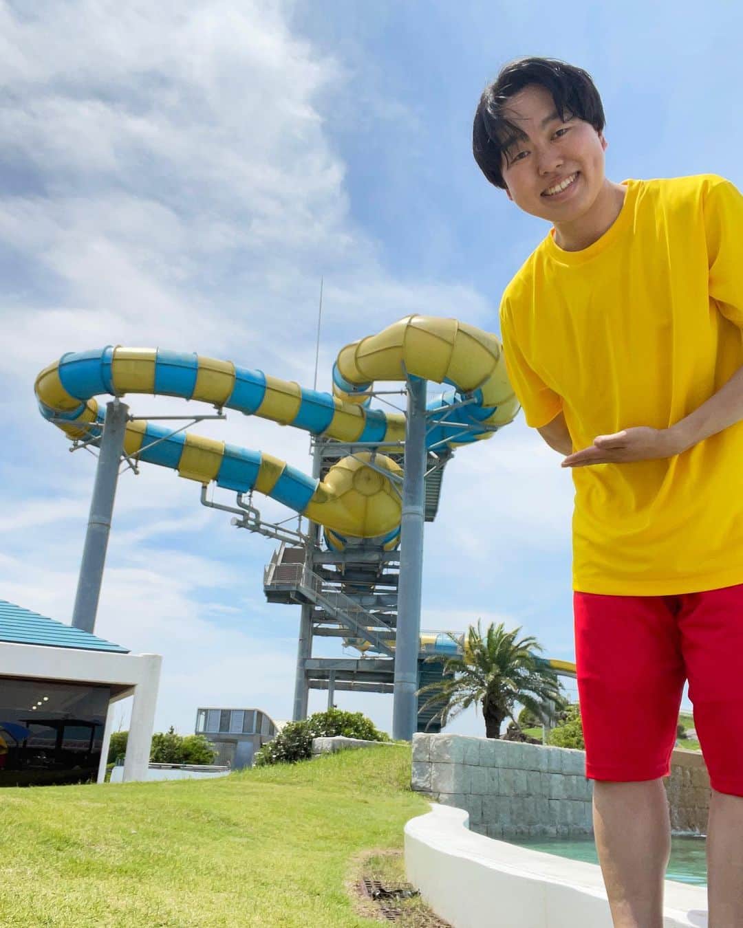 かみちぃのインスタグラム：「夏終わったね！ 載せてなかった有吉の壁のときの写真！  #オンエアされず #高所恐怖症で10年間監視台から下りられなくなったバイト #近くにいた尾形さん #○もらった？ #って聞き合うのはよくある光景」
