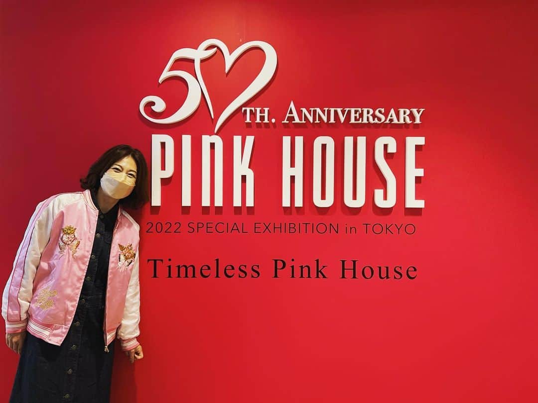 森尾由美さんのインスタグラム写真 - (森尾由美Instagram)「行ってきました！  ピンクハウス 50年の歴史を堪能！！  懐かしいデザインや コラボ企画など 盛りだくさんでした！  やっぱり可愛い！！！  因みに私が着てる スカジャンは ピンクハウスと セーラームーンの コラボレーションです  #ピンクハウス #TimelessPinkHouse #ピンクハウス50周年記念展 #セーラームーン」10月6日 21時34分 - yumimorio_official