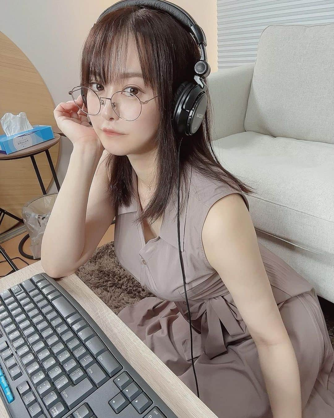 伊藤しずなさんのインスタグラム写真 - (伊藤しずなInstagram)「Twitch配信ありがとうございました  #声優　 #follow  #followme　 #グラビア　  #アイドル　  #japanesegirl  #happy  #girl  #cute  #gravure  #gravureidol  #gravuremodel  #セクシー #sexy  #撮影 #自撮り #自撮り女子  #自撮り女子部  #twitch#配信 #生配信 #ソシャゲ #スマホゲーム  #ロードモバイル #キーボード #PC #ヘッドホン #ヘッドホン女子  #YouTube #youtuber」10月6日 22時20分 - shizuna_itoh