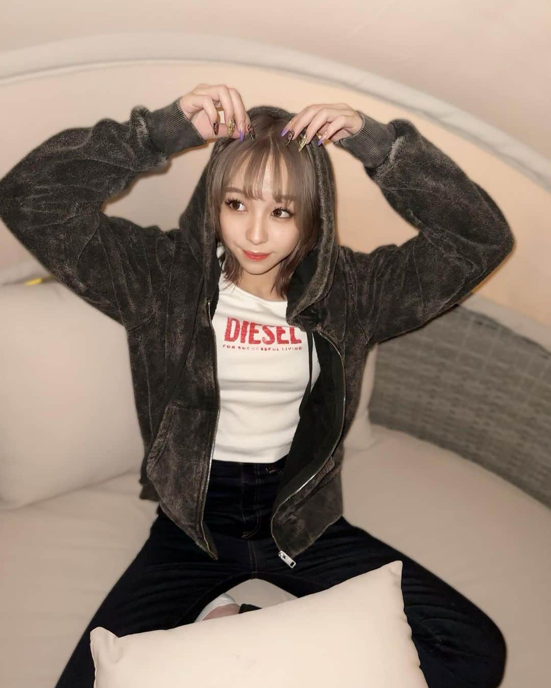 鈴木ユリアのインスタグラム：「. 今日で23歳になりました。 沢山DMや連絡 ありがとうございます。 落ち着いたらゆっくり返します。 . 常に自分に対して何事もストイックで 性格も容姿もどんどんアプデし、 精進していけるよう、頑張りますので これからも宜しくお願い致します。 . みんなありがと！！」