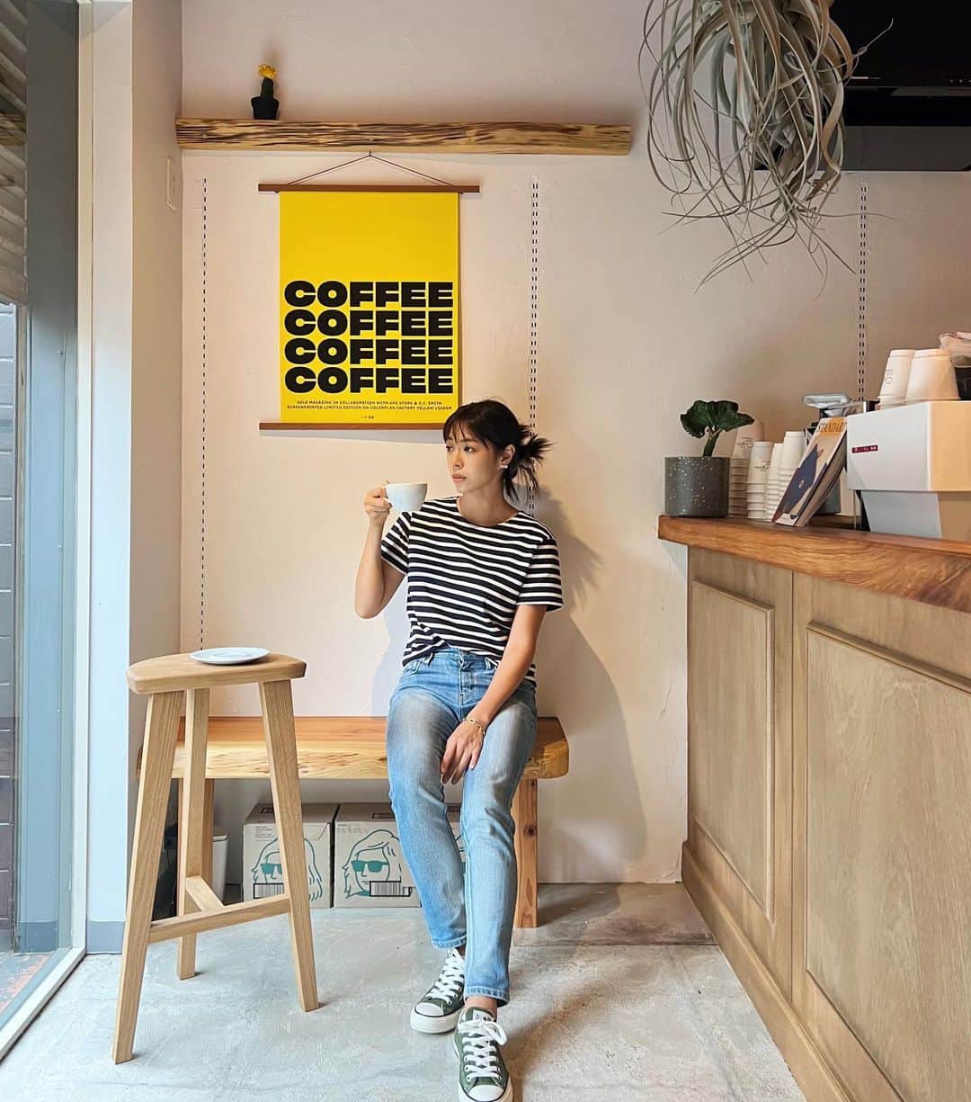 わちみなみのインスタグラム：「🐤  珈琲美味しかった☕️  ヘアクリップから飛び出す元気な髪…🐤  @yoshida.coffee.sangubashi   #珈琲　#コーヒー #東京カフェ巡り」