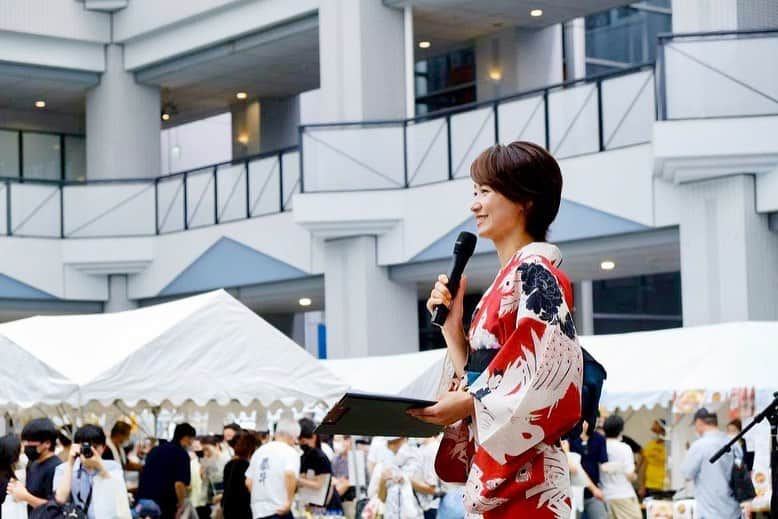 吉川亜樹のインスタグラム：「【日本最大級の日本酒イベント！和酒フェス@大阪ベイタワーMCを初日務めます🎤】  ※前回夏の和酒フェスの写真です  一気に気温が下がり秋らしい気候になってきましたね🍁  日本酒の美味しい季節です🍶  「第4回和酒フェス＠大阪ベイタワー」 @washufes  ☆【開催概要】☆ 第4回和酒フェス＠大阪ベイタワー 「秋の夜長と年末年始にオススメのお酒を探そう！  秋上がり、燗酒、スパークリング、プレミアム酒を楽しもう！」  ・日時：2022年11月12日（土）・13日（日）　 （1部：12:00～14:10・2部：15:00～17:10） ・場所：大阪ベイタワー　アトリウム（2F） 　JR大阪環状線・地下鉄中央線「弁天町駅」直結 ・後援：国税庁、観光庁 ・酒蔵：24蔵 ・MC：（1日目） 吉川亜樹（2日目） 田中梨乃さん ・ゲスト：（1日目）田澤萌奈さん・（2日目） 川上千晶さん ・出演者：（1日目）津軽三味線 雅勝・（2日目）マジシャン ムッシュピエール  全国から26蔵集結！  唎酒し放題！フードメニューも充実してます🍖  定員は各回40０名  秋の和酒フェスは3年ぶりの開催となります🍶 是非、お越しください!!  お会いできるのを楽しみにしてます❣️ ＃和酒フェス #日本酒イベント #日本酒 #吉川亜樹」