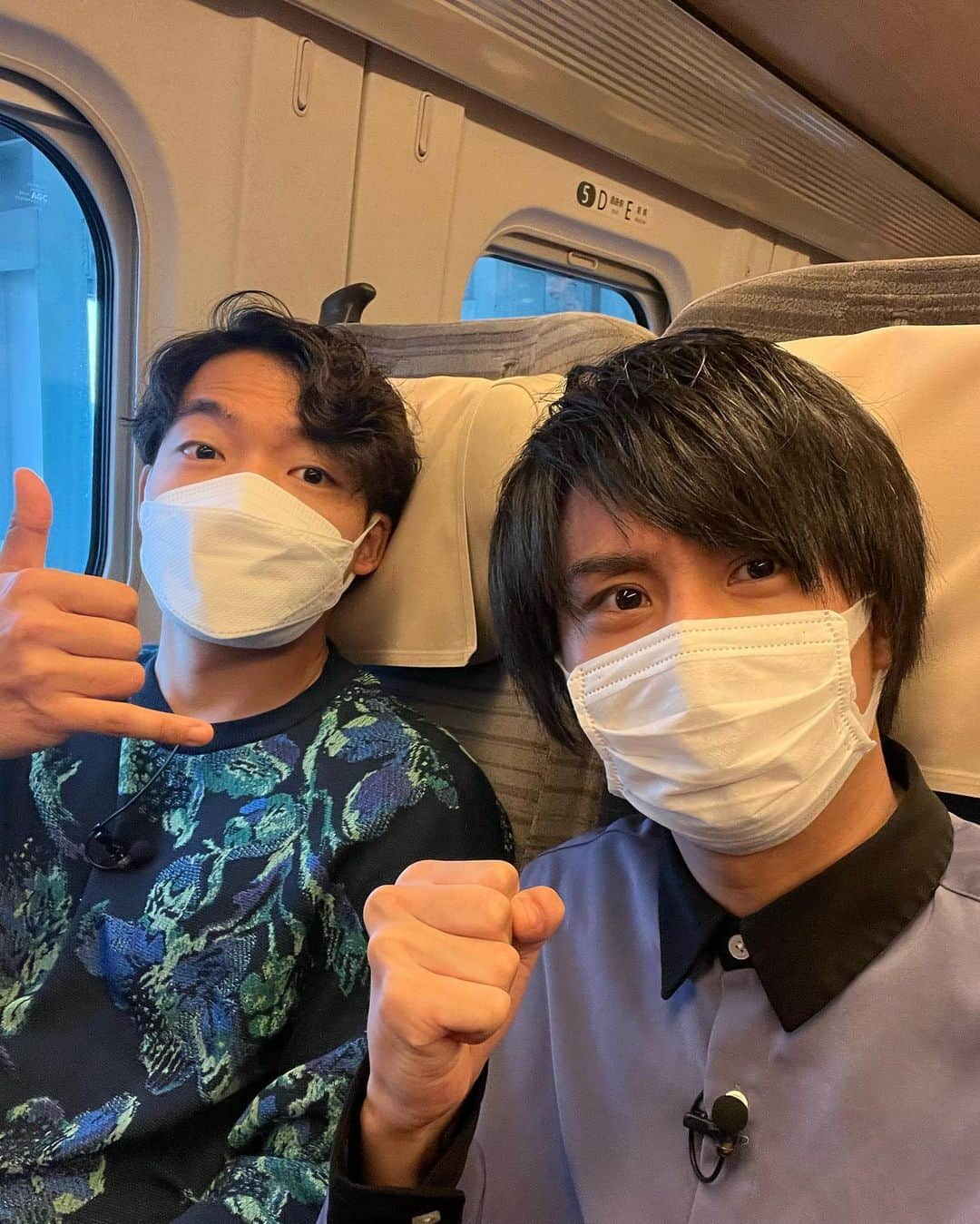 山本祥彰さんのインスタグラム写真 - (山本祥彰Instagram)「新青森駅。隣の席の方と写真を撮りました。 https://youtu.be/c0Ix5F7o18E」10月6日 16時33分 - 159_ymmt