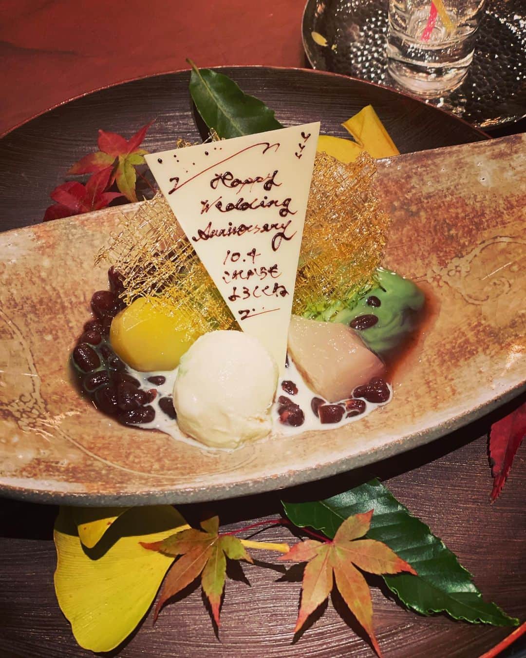 山口もえのインスタグラム：「・  結婚７周年を迎えました。 この一年で長女は大人と同じコース料理が食べられるようになり 長男はこどもメニューが頼める最後の歳になり…笑 次女は一人前をペロリと食べられるようになりました🍚 こども達の成長を見守るのが何よりの楽しみです😊  さて… 結婚後初めて？！パパさんの番組に出演してきました。 正確にはパパさんにサプライズでVTR出演をしたのですが… パパさんはさぞや驚いたようです。笑 出逢いから結婚の話や結婚してから夫に秘密で買ったものやら… 色々話してどこが放送されるのかドキドキです♡ パパさんの驚いた顔も楽しみです👀✨ 是非ぜひご覧ください📺  10月7日(金)23:15〜24:15 EX「爆問×伯山の刺さルール 1時間スペシャル」  あと！！  10月7日(金)18:50〜20:00 EX「ザワつく！金曜日」　　  にも出演します💕 蕎麦打ち対決を長嶋一茂さんとします！！ お楽しみに♡  #結婚#結婚記念日 #結婚7周年 って #銅婚式 っていうんだって🥰 #知らなかった… #皆知ってた？」